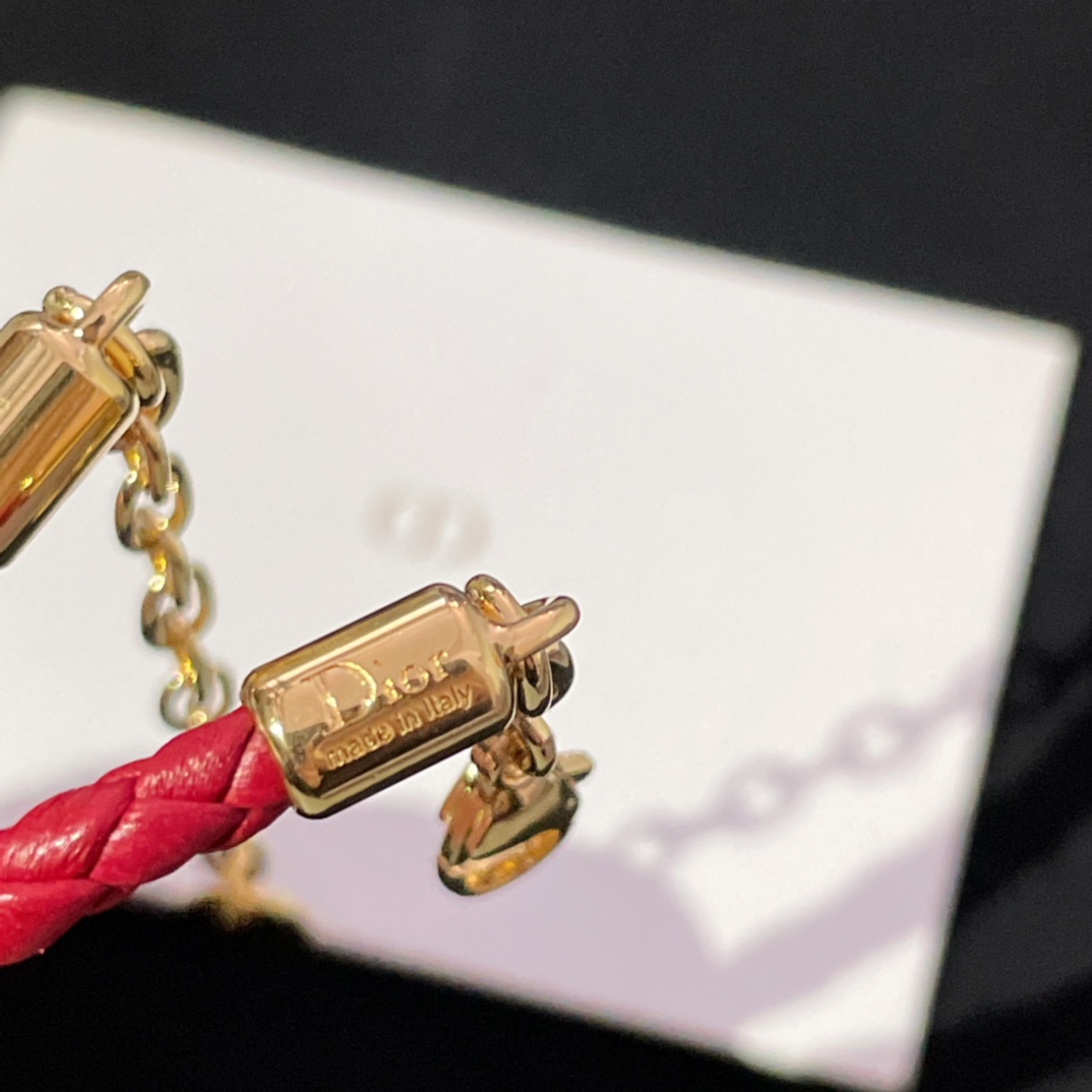 【【D CD麻花皮手链】Z 3300，人手一条！男女皆可！延长链可随意调节！！本命年宝宝们必冲🚩新年红🧨