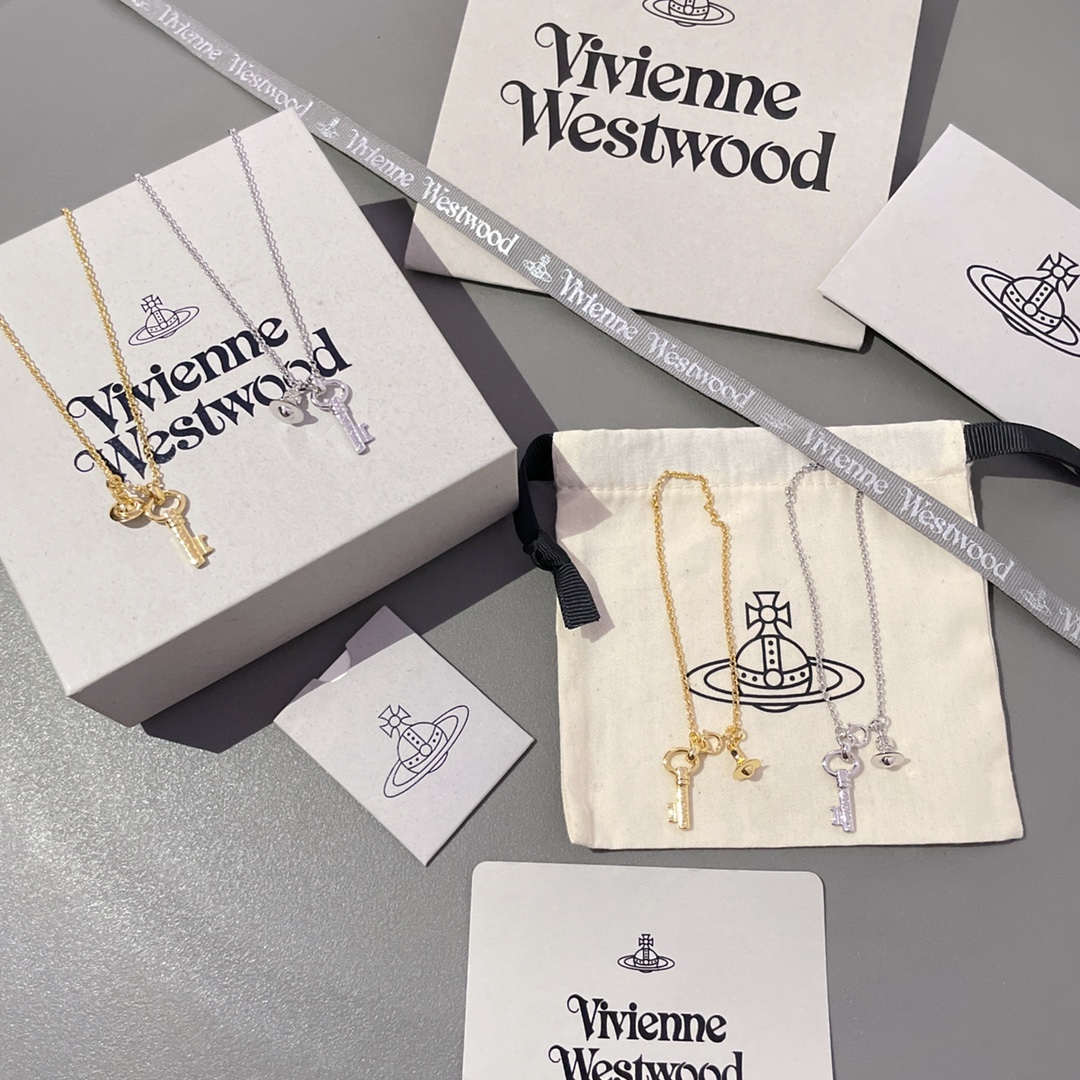 NO:635286,【Vivienne Westwood】Baby, what is a happy planet? Come on, this is a happy planet!  I love the Key to Saturn Double Pendant Necklace and Bracelet!  Gold and silver colors!  Necklace 88180, bracelet 88160 with packaging!  It is highly recommended that you close your eyes and enter!  The pure crown ball is a classic symbol, and the shining rings of Saturn outline the future as the waves flow, opening up a new encounter with the future!  Make sure our home has the same design, not the ones on the market that are made just by looking at pictures!  When you get it in your hand, you can completely feel its texture, feel, gloss, super nice details and texture!  The design of the three-dimensional little Saturn adds a lot of cool and fashionable beauty, making the punk look a little girly at the same time, bringing with it a group of fashion fans!  It’s really beautiful, can be salty or sweet, pure or delicious!  Fall in love at first sight, definitely the leader in the 'practical + high-end' world, absolute yyds, absolute treasure, timeless Saturn, necklace, bracelet, Cartier high-end jewelry19860909【Vivienne Westwood】宝宝,什么是快乐星球,来,这就是快乐星球！超爱的钥匙土星双吊坠项链,手链！金银两个颜色！项链88180,手链88160配包装！重磅推荐闭眼入准没错！纯粹王冠球是经典的象征,闪耀土星环勾勒未来波光流转间,开启一场与未来的崭新际遇！认准我们家一致z,而非市面上随随便便看图就做出来的！拿到手完完全全可以感受到它的质感,手感,光泽感超nice细节质感拉满！立体的小土星的设计,增添不少冷艳时髦的俏丽模样,使得朋克同时又有点小少女,自带一群时尚粉！真的敲好看,可盐可甜,可纯可欲！一眼便钟情,绝对是“实用+高级”界的杠把子,绝对的yyds,绝对的宝藏永不过时的土星,,necklace,bracelet,卡迪亚高端饰品,Jewelry