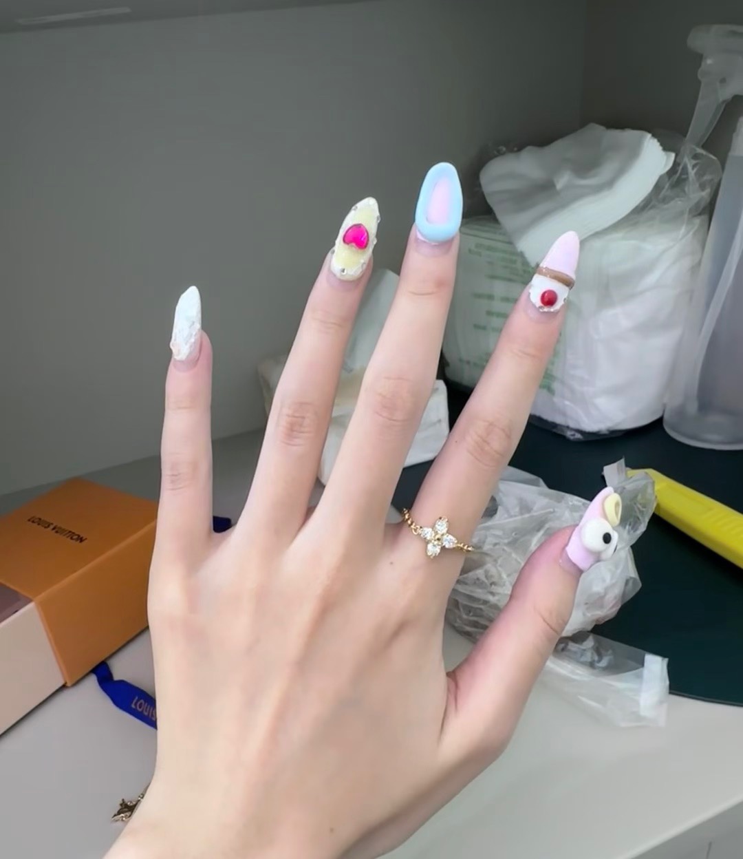 NO:634118,Stacked or worn alone, they look great!  Super bling, Cardia high-end jewelry19860909叠戴,单带都巨巨巨巨好看！超级bling,,卡迪亚高端饰品,Jewelry