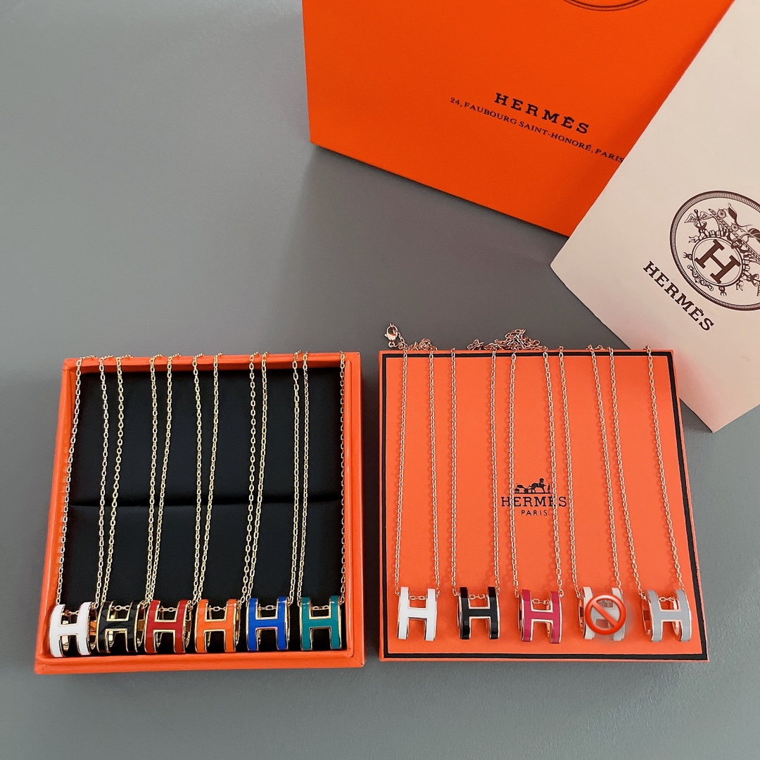 NO:633435,88220. Top perfect version!  H shopaholic series necklace, Z, after half a year of development and research, is very three-dimensional. In order to pursue this Z effect, after each pendant is produced and the enamel is added, I ask the workers to polish it one by one on sandpaper by hand. In this way, each pendant is perfect, but it is really time-consuming, labor-intensive and labor-intensive!  Basically, you can’t grind out much in a day!  Come, give you enough confidence, this summer, I will give you a perfect [H-shaped necklace]!  ,,necklace,Cardia high-end jewelry1986090988220.顶级完美版本！H shopaholic系列项链,Z,历经半年的开发研究,非常的立体,为了追求这个Z的效果,每一颗吊坠出来,珐琅添好后,我要求工人手工在砂纸上,分别纯手工一一打磨,这样,出来的每一颗吊坠非常完美,But,真心费时费力费人工！基本一天磨不出多少数量！ 来,给你足够的信心,这个夏天,给你一条完美到不行的【H旦形项链】！,,necklace,卡迪亚高端饰品,Jewelry