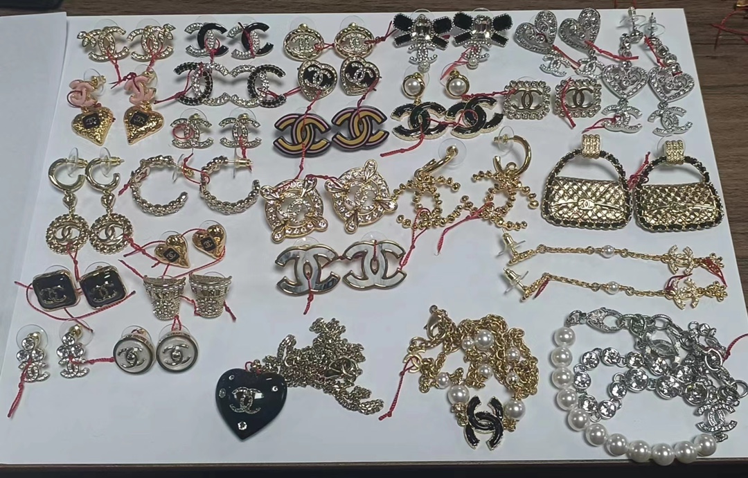 NO:720721,After a little tidying up, the self-purchased items are just the tip of the iceberg, Cardia high-end jewelry19860909稍微整理一下,款款自购的z这只是冰山一角,,卡迪亚高端饰品,Jewelry