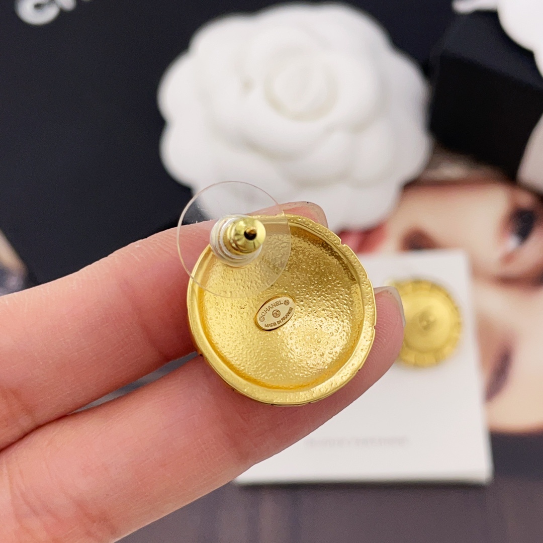 【【香复古金太阳耳钉】中古款!编号,送包装❗️非常推荐!“流行稍纵即逝,风格永存”这就是Vintage的