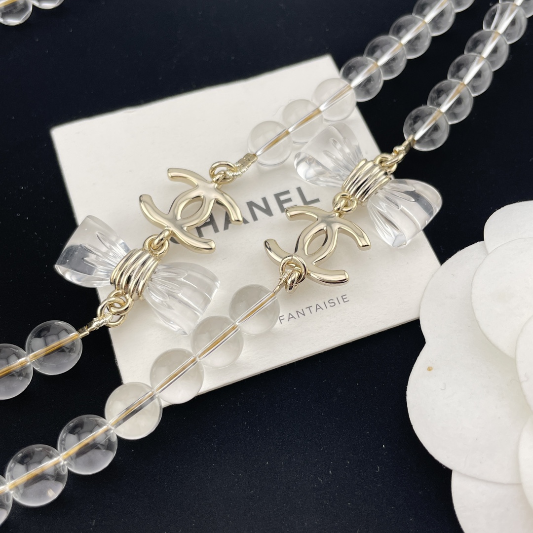 p195【我们出品【香透结吊c水晶长链】现货🔥Z 13500！量大咨询客Fu❗️巨巨巨火爆！美疯了🔥🔥40春夏最新款绝美系列🤩本季必入爆款！老规矩先到先得🍾，送包装❗️看似简单，实际非常重工，报废率巨巨巨高！定制的亚克力整体弧度凹槽各个细节拿捏😭太不容易了！美是真的绝美💗被颜值拿捏的心甘情愿😭我们一致致ZP，每个的棱棱角角跟足ZP来，晶莹剔透✨真的美哭了[得意]夏天搭配绝对颜值时尚都在线的[机智]绝美绝爆炸街组合！佩戴回头率百分百！再穷也要买的系列，报废率极高，一定要多PK ZP，PK饰面任意版本再来[机智][机智][机智] 