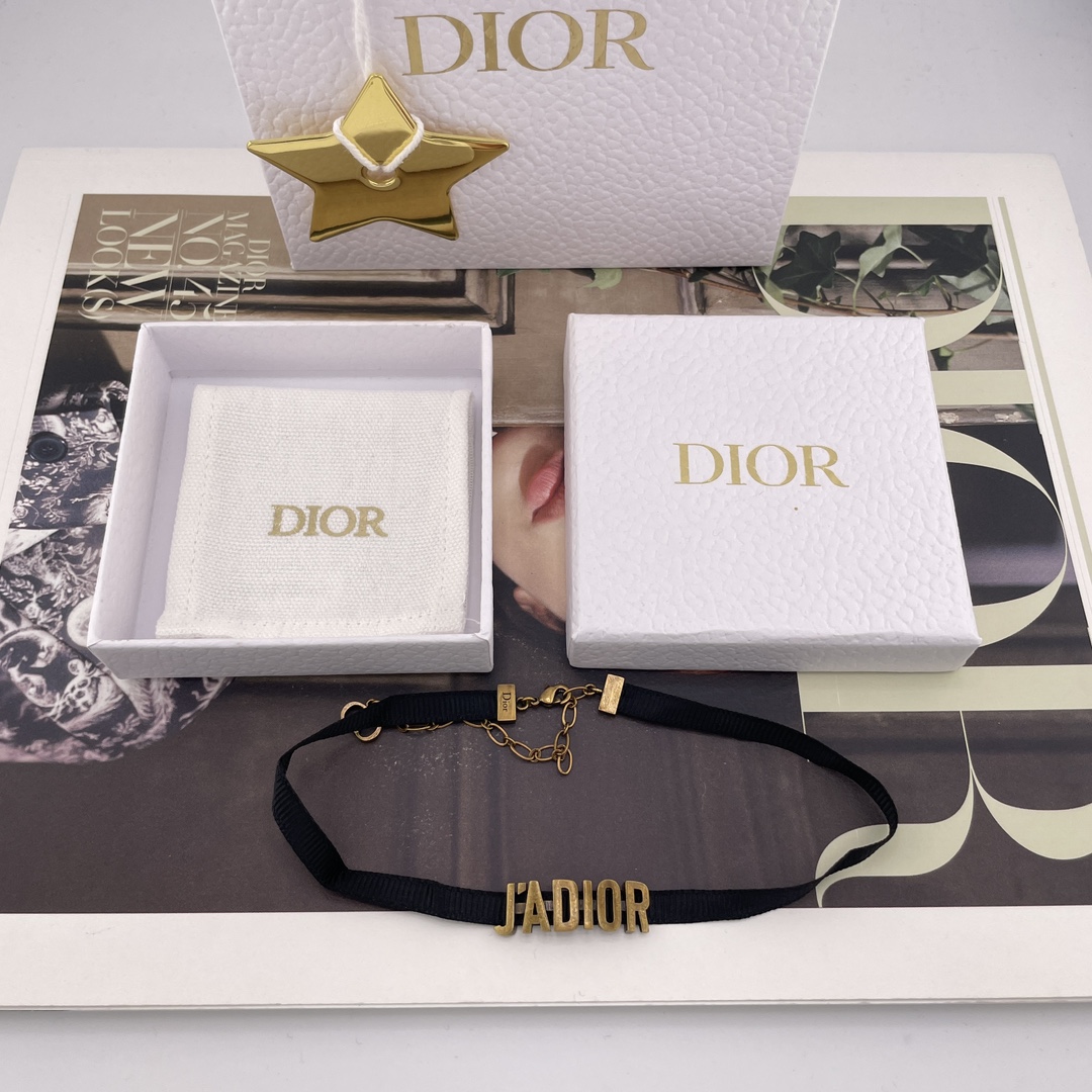 NO:634795,88160【D retro jad!or ribbon choker】Ready stock and shipped in seconds!  Very classic design come on!  The ribbon choker you've been looking for is available in small quantities!  The retro distressed craftsmanship is very special!  Specially customized and consistent webbing!  The texture is very high-end!  The distressing process is very troublesome and time-consuming. Only this batch is available, no replacement will be made!  Hurry up if you want it, Cardia high-end jewelry1986090988160【D 复古jad!or织带choker】现货秒发！非常经典的设计来吧！你们一直在找的织带choker少量现货！复古做旧工艺非常的特别！特别定制得z一致织带！纹理非常高级！做旧工艺非常非常麻烦费时仅此一批,出完不补！要的抓紧啦,,卡迪亚高端饰品,Jewelry