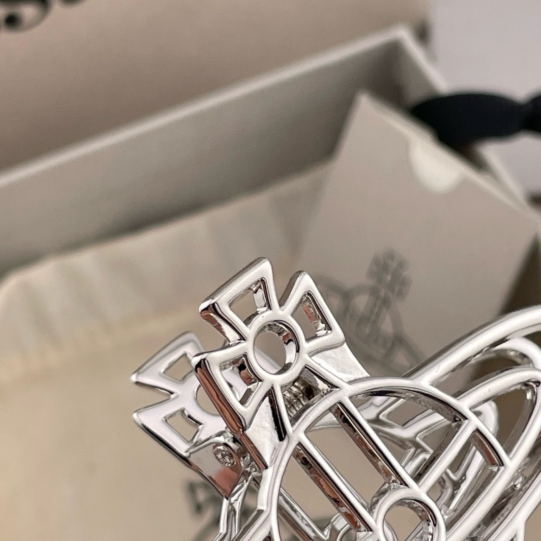 高品质 细节如图 【VivienneWestwood】爆美🔥🔥🔥一定要入!太绝美了❗️宝宝,什么是快乐