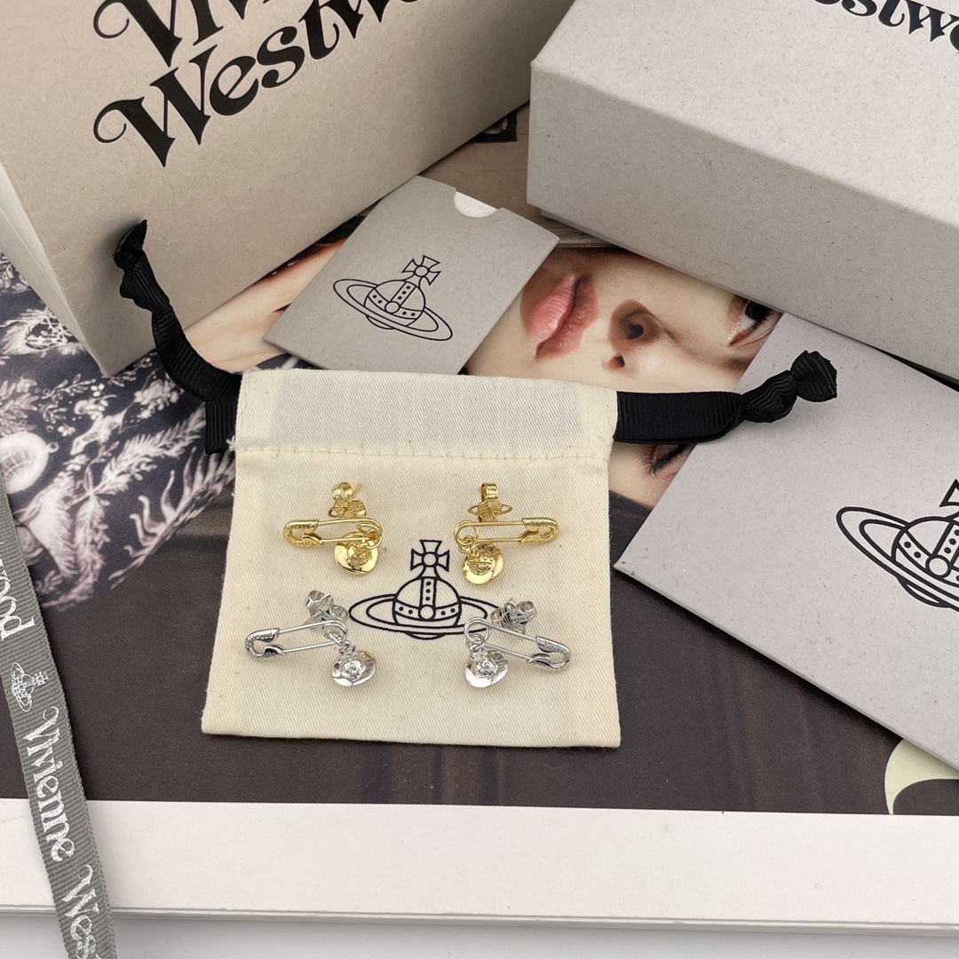 NO:632654,88160【VivienneWestwood】Beauty is a must-have!  It's so beautiful, baby, what is a happy planet? Come on, this is a happy planet!  Super stylish pin three-dimensional planet earrings, available in gold and silver!  !  Highly recommended, super exquisite, you can see it with your eyes closed!  The pure crown ball is a classic symbol, and the shining rings of Saturn outline the future as the waves flow, opening up a new encounter with the future!  Pin three-dimensional planet design!  Glossy polishing is very heavy duty!  When you get your hands on it, you can completely feel its texture, feel, and gloss. It is super nice. The design of Saturn adds a lot of cool and fashionable pretty looks, making the punk look a little girly at the same time, bringing with it a group of fashion fans!  It’s really beautiful, can be salty or sweet, pure or delicious!  Fall in love at first sight, definitely the leader in the 'practical + high-end' world, absolute yyds, absolute treasure, timeless Saturn, Cardia high-end jewelry1986090988160【VivienneWestwood】爆美一定要入！太绝美了宝宝,什么是快乐星球,来,这就是快乐星球！超有设计感的别针立体星球耳钉,金,银2个颜色！！重磅推荐,超精致,闭眼入准没错！纯粹王冠球是经典的象征,闪耀土星环勾勒未来波光流转间,开启一场与未来的崭新际遇！别针立体星球设计！光面抛光非常重工！拿到手完完全全可以感受到它的质感,手感,光泽感超nice用土星的设计上,增添不少冷艳时髦的俏丽模样,使得朋克同时又有点小少女,自带一群时尚粉！真的敲好看,可盐可甜,可纯可欲！一眼便钟情,绝对是“实用+高级”界的杠把子,绝对的yyds,绝对的宝藏永不过时的土星,,卡迪亚高端饰品,Jewelry