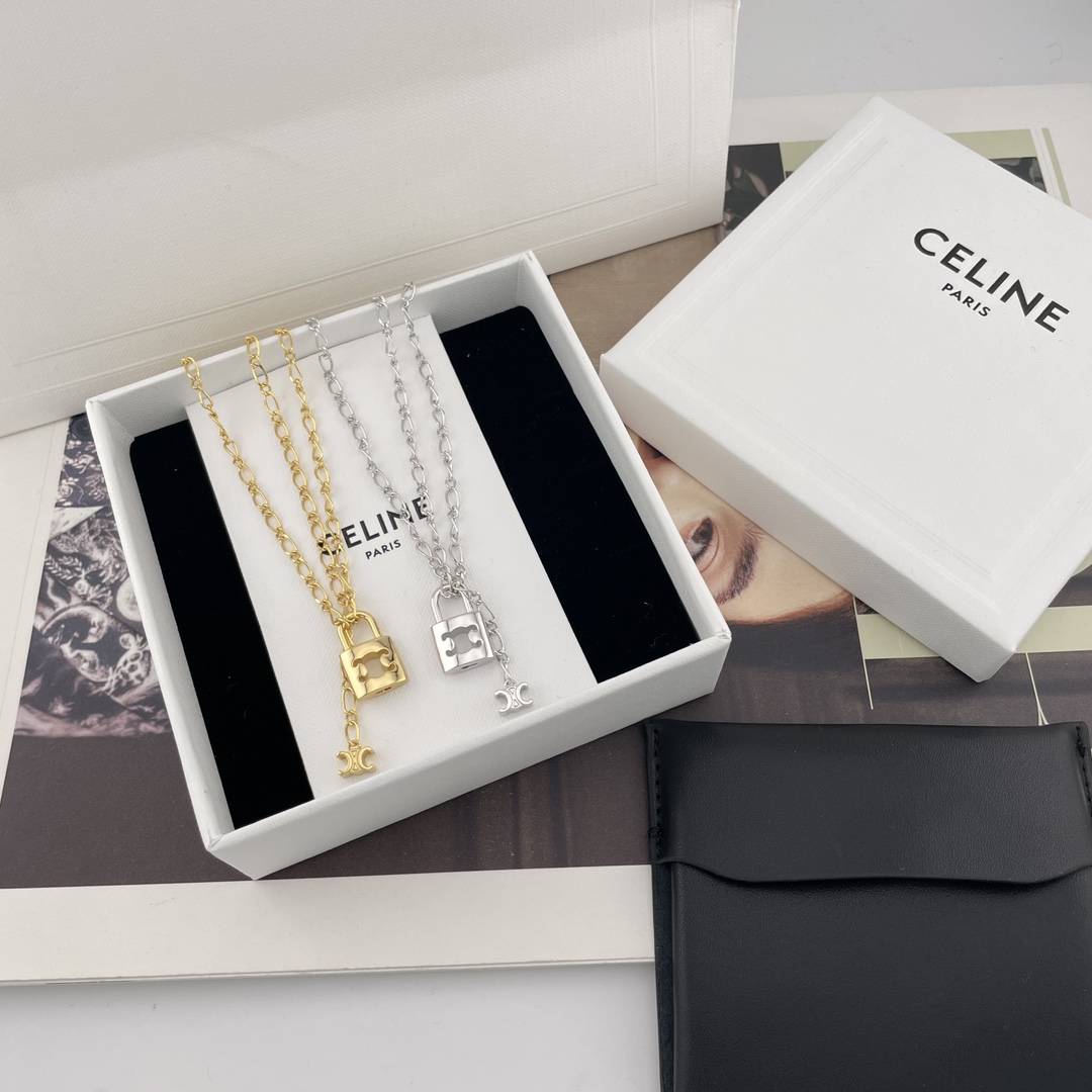 NO:632811,88190【C lock Arc de Triomphe double pendant necklace】Z, the latest model in 25 years!  Our finely crafted version comes in the same gold and silver colors as Liu Shishi!  Comes with packaging, a very exquisite and unique necklace, and a Arc de Triomphe pendant with a hollow lock and a swaying head. This design looks very personal and creative, not boring!  The middle of the lock should be carved out of the Arc de Triomphe model, and the pendant should be in the same space as the hollow. The lock + Arc de Triomphe hardware accessories are made in separate pieces and put on the CNC engraving machine. There are no sand holes at all, and it is very smooth, smooth and meticulous!  This size is very suitable for the current season. It is medium in size, consistent with Z brass material, and the detailed workmanship is comparable to Z, necklace, and Cartier high-end jewelry.1986090988190【C 锁头凯旋门双坠项链】Z ,25年最新款！我们精工版本,刘诗诗同款金色,银色两个颜色！送包装,非常精致独特的项链,镂空锁头摇曳的凯旋门吊坠,这设计显得非常有个性有创意,不呆板！锁头中间要车出凯旋门模型空位出来,吊坠要与镂空一致的空间,锁头+凯旋门五金配件是分件做的,CNC精雕机上机,一点沙孔都没有,非常的光滑平整细致！这个尺寸非常的适合现在的季节,大小适中,一致Z黄铜材质,细节做工媲美Z,,necklace,卡迪亚高端饰品,Jewelry