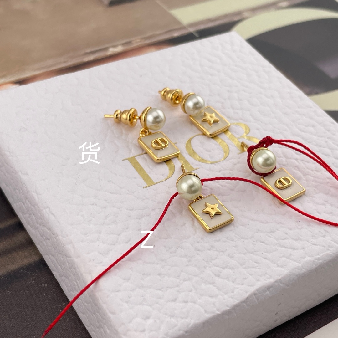 【】  Z VS 我们！认准我们家出品！只对标官网❗️无限放大对比！立省近4k！饰品类的工艺现在对于我们