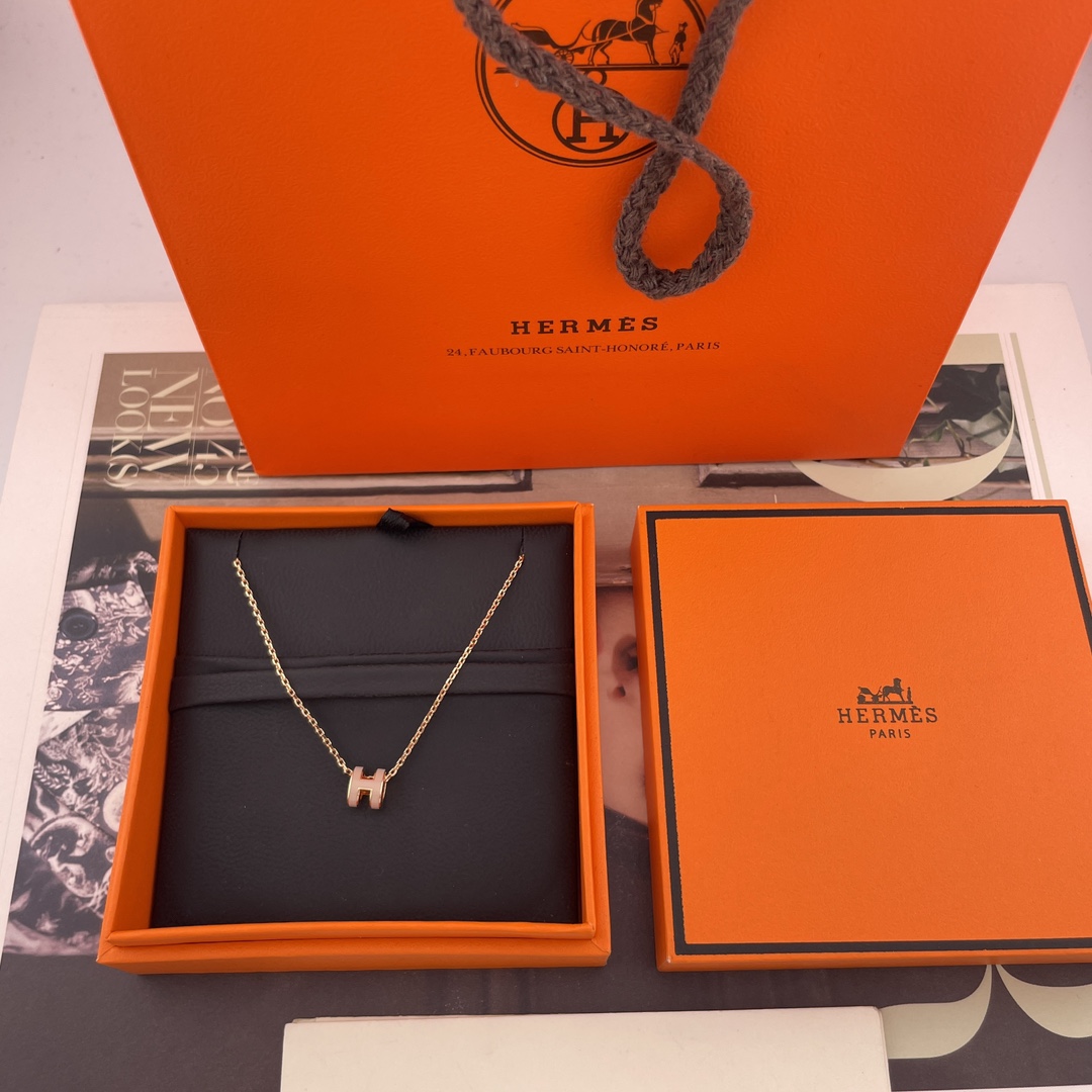 NO:635589,88200【H Mini Denim Necklace】Z, the latest color!  Jumei Mini Pop H necklace!  It is very three-dimensional. In order to pursue this Z effect, after each pendant comes out and the enamel is added, I ask the workers to polish it one by one on sandpaper by hand. In this way, each pendant that comes out is perfect, but it is really time-consuming, labor-intensive and labor-intensive!  Basically, you can’t grind out much in a day!  Come, give you enough confidence, this summer, give you a perfect [H Mini denim necklace], necklace, Cartier high-end jewelry1986090988200【H Mini旦形项链】Z ,最新颜色！巨美Mini Pop H家项链！非常的立体,为了追求这个Z的效果,每一颗吊坠出来,珐琅添好后,我要求工人手工在砂纸上,分别纯手工一一打磨,这样,出来的每一颗吊坠非常完美,But,真心费时费力费人工！基本一天磨不出多少数量！来,给你足够的信心,这个夏天,给你一条完美到不行的【H Mini旦形项链】,,necklace,卡迪亚高端饰品,Jewelry