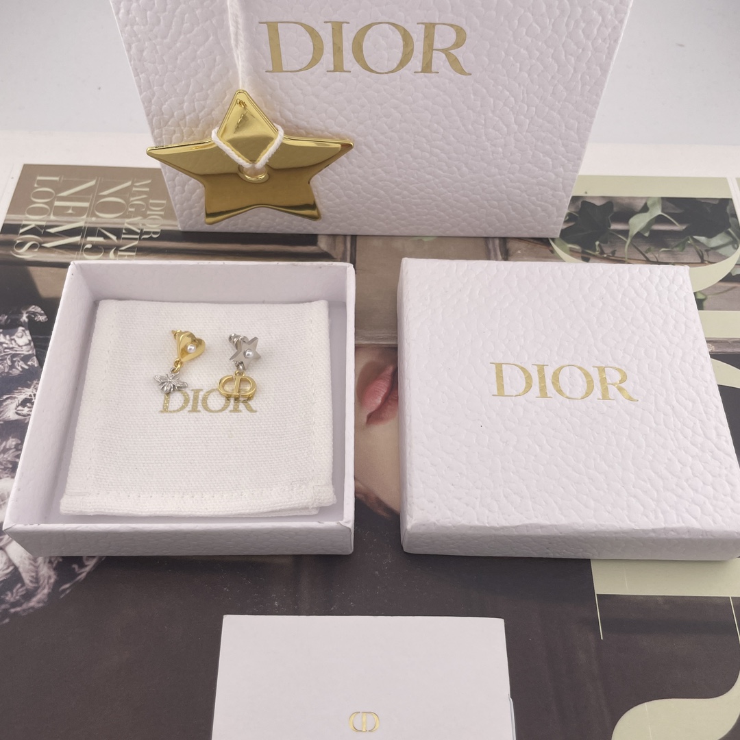 【D金心银星吊CD蜂耳钉】Z 3600 ，周也同款😍😍¡Último modelo de verano 25! ¡Combinación de oro y plata 😍 chapado en dos tonos! ¡Muy ela…