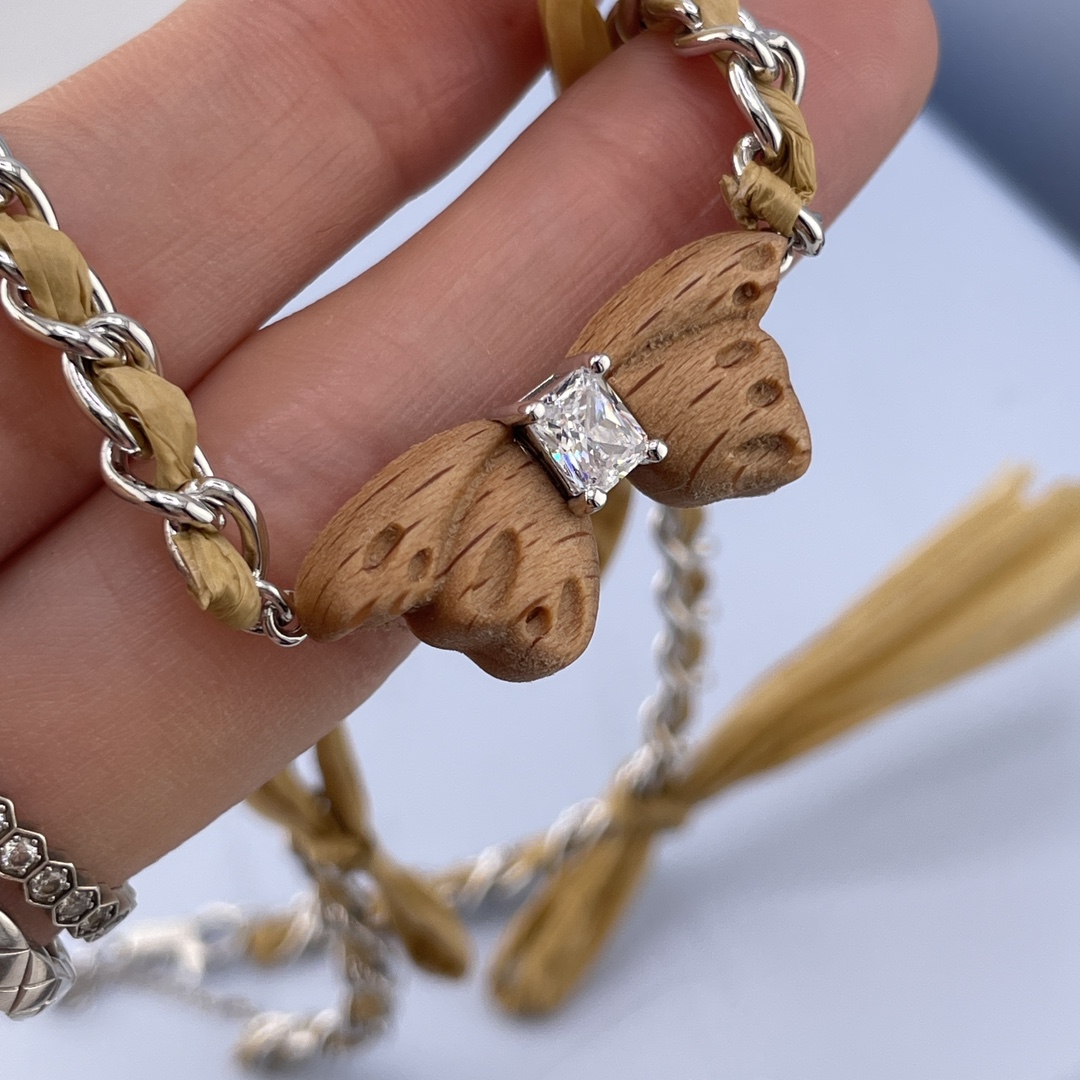 【【HF可拆卸绑带木蝶项链】Z 990！超级特别的设计！一眼心动💗！全新一季「花园系列」枯叶蝶与树纹融为