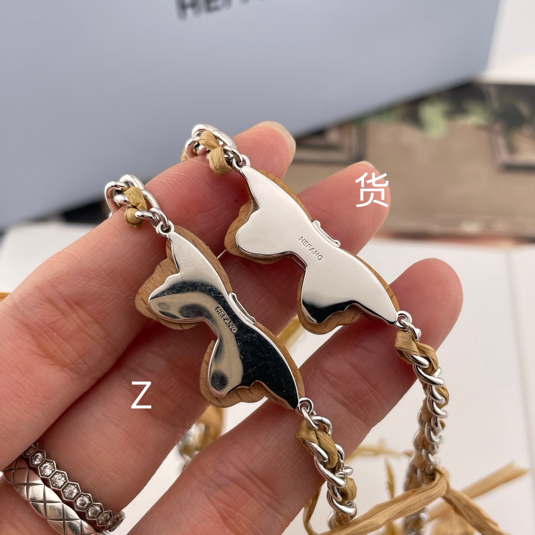 【】 Z VS 我们！认准我们家出品！只对标官网❗️无限放大对比！官网由于开发已经掉色变旧且木头已起毛！