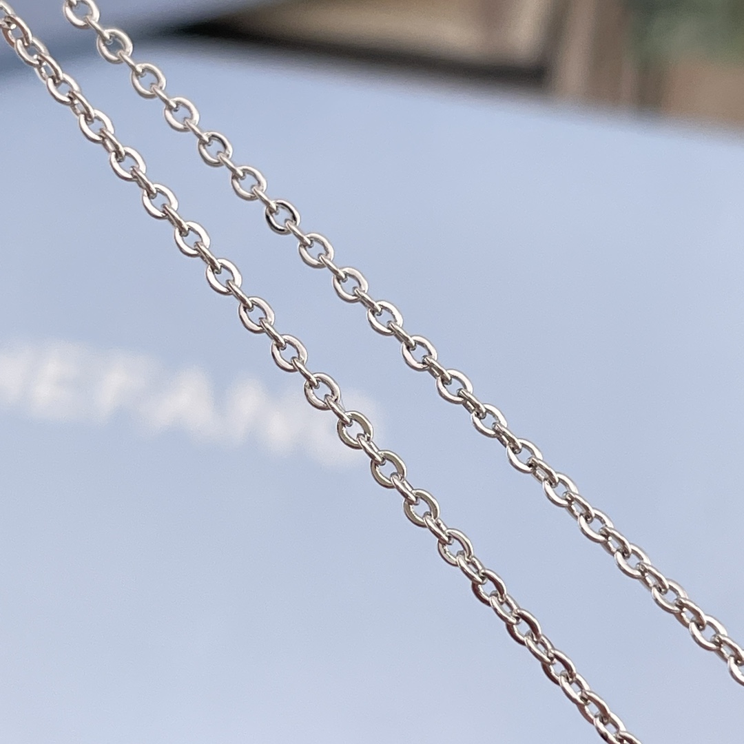 【【HF星光榉木蝴蝶项链】超级特别的设计！一眼心动💗！全新一季「花园系列」枯叶蝶与树纹融为一体，极具生命