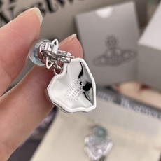 【【VivienneWestwood】宝宝,什么是快乐星球,来,这就是快乐星球!绝美蓝珠吊满钻爱心土星🪐 【【VivienneWestwood】宝宝,什么是快乐星球,来,这就是快乐星球!绝美蓝珠吊满钻爱心土星🪐