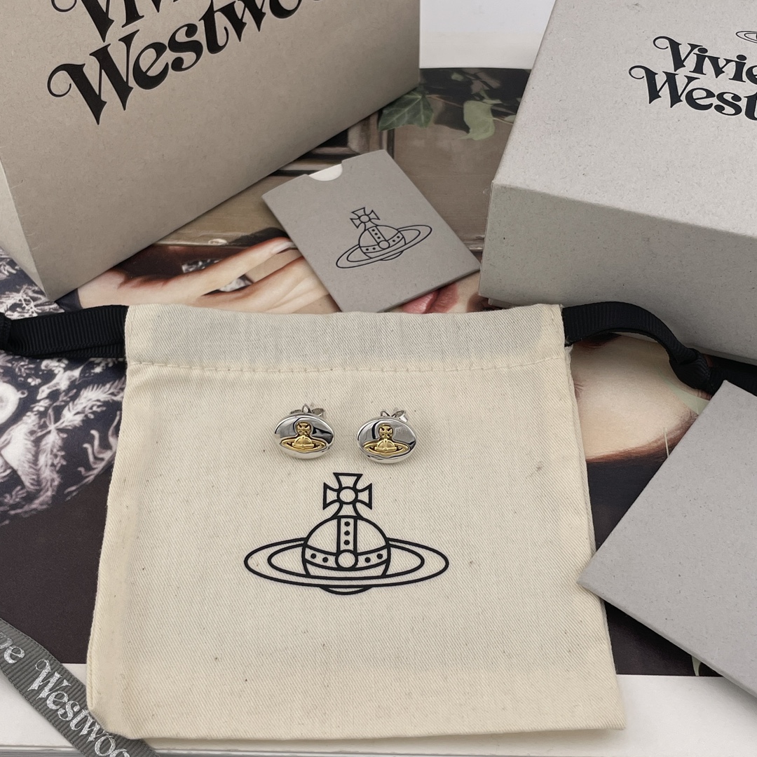 NO:635073,88160【Vivienne Westwood】Baby, what is a happy planet? Come on, this is a happy planet!  Love it so much!  Juejuezi contrasting color design!  Color separation electroplating super heavy industry!  It is highly recommended that you close your eyes and enter!  The pure crown ball is a classic symbol, and the shining rings of Saturn outline the future as the waves flow, opening up a new encounter with the future!  I love the three-dimensional Saturn so much. Once you get it, you can completely feel its texture, feel, and gloss. It's super nice and exquisite!  It adds a lot of cool and fashionable pretty looks, making the punk look a little girly at the same time, bringing with it a group of fashion fans!  It’s really beautiful, can be salty or sweet, pure or delicious!  Fall in love at first sight, definitely the leader in the 'practical + high-end' world, absolute yyds, absolute treasure, timeless Saturn, Cardia high-end jewelry1986090988160【Vivienne Westwood】宝宝,什么是快乐星球,来,这就是快乐星球！太爱啦！绝绝子撞色设计！分色电镀超级重工！重磅推荐闭眼入准没错！纯粹王冠球是经典的象征,闪耀土星环勾勒未来波光流转间,开启一场与未来的崭新际遇！立体土星太爱啦拿到手完完全全可以感受到它的质感,手感,光泽感超nice超级精致！增添不少冷艳时髦的俏丽模样,使得朋克同时又有点小少女,自带一群时尚粉！真的敲好看,可盐可甜,可纯可欲！一眼便钟情,绝对是“实用+高级”界的杠把子,绝对的yyds,绝对的宝藏永不过时的土星,,卡迪亚高端饰品,Jewelry