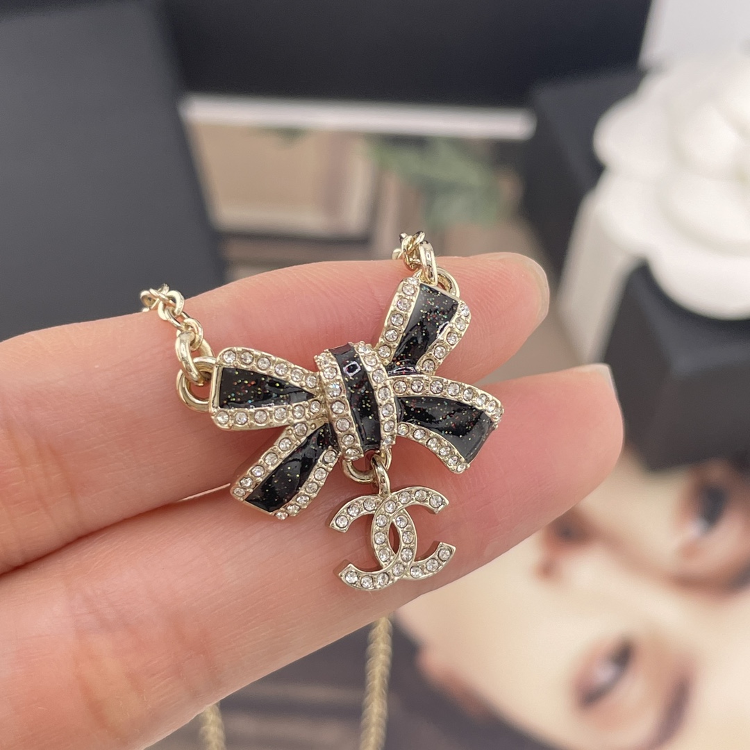 【【香蝴蝶结吊c项链】Z 7500！量大咨询客Fu❗️秋冬新款绝美系列❗️全网首发❤️。爱了爱了🤩🤩，蝴