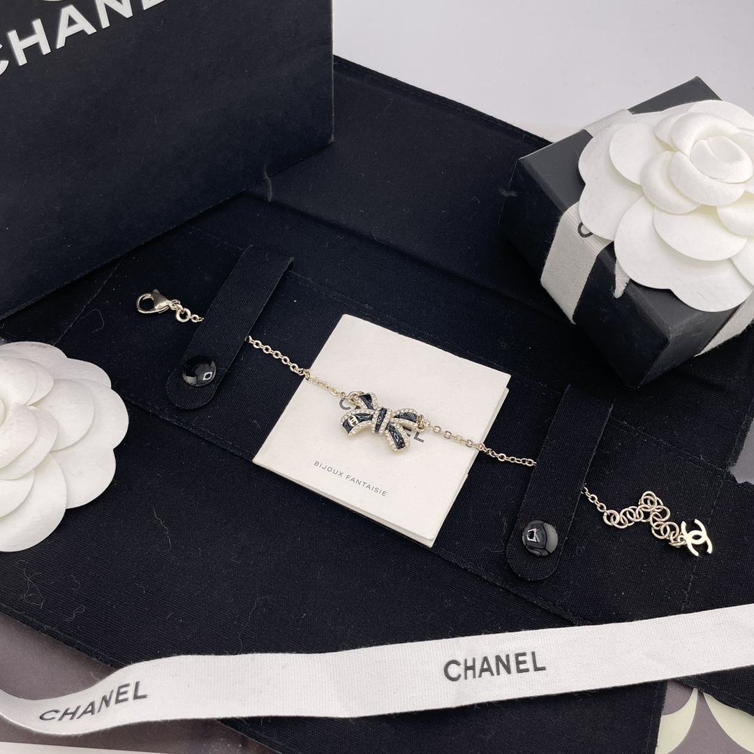 【【香蝴蝶结手链】Z 5500！量大咨询客Fu❗️秋冬新款绝美系列❗️全网首发❤️。爱了爱了🤩🤩蝴蝶结设