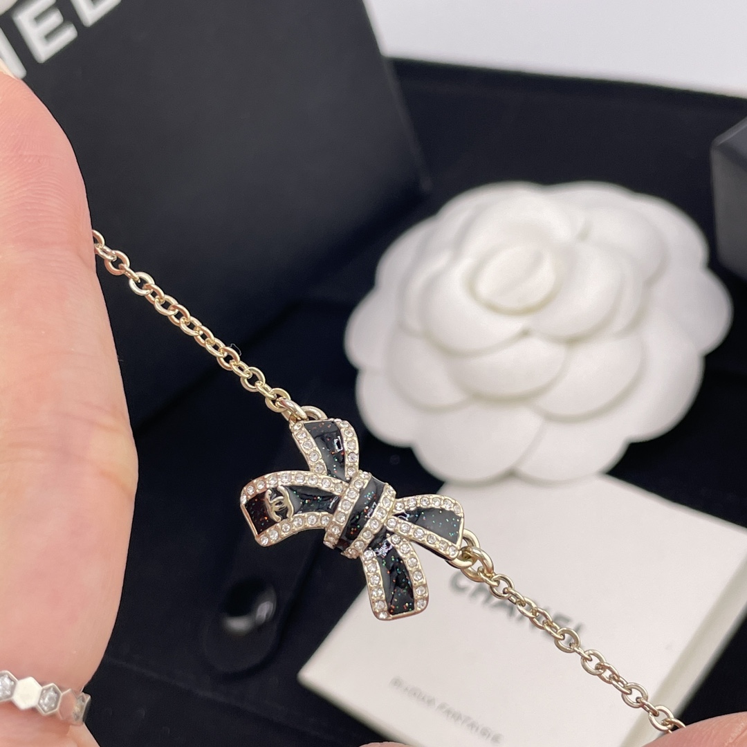 【【香蝴蝶结手链】Z 5500！量大咨询客Fu❗️秋冬新款绝美系列❗️全网首发❤️。爱了爱了🤩🤩蝴蝶结设