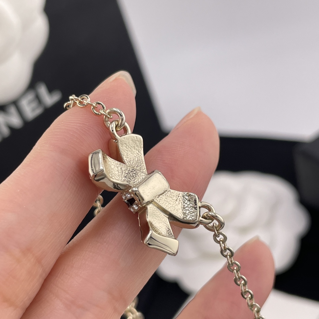 【【香蝴蝶结手链】Z 5500！量大咨询客Fu❗️秋冬新款绝美系列❗️全网首发❤️。爱了爱了🤩🤩蝴蝶结设