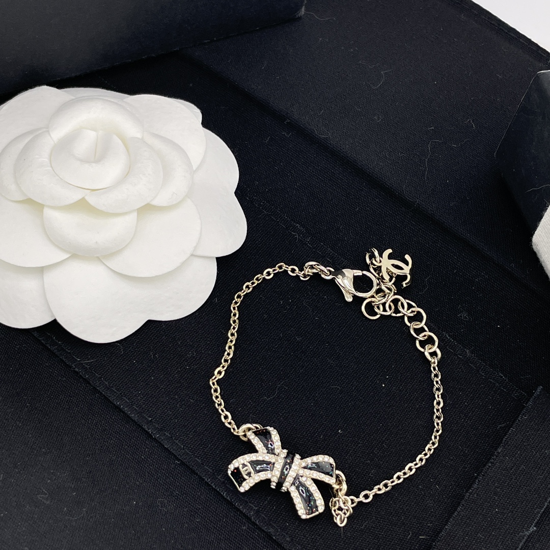 【【香蝴蝶结手链】Z 5500！量大咨询客Fu❗️秋冬新款绝美系列❗️全网首发❤️。爱了爱了🤩🤩蝴蝶结设