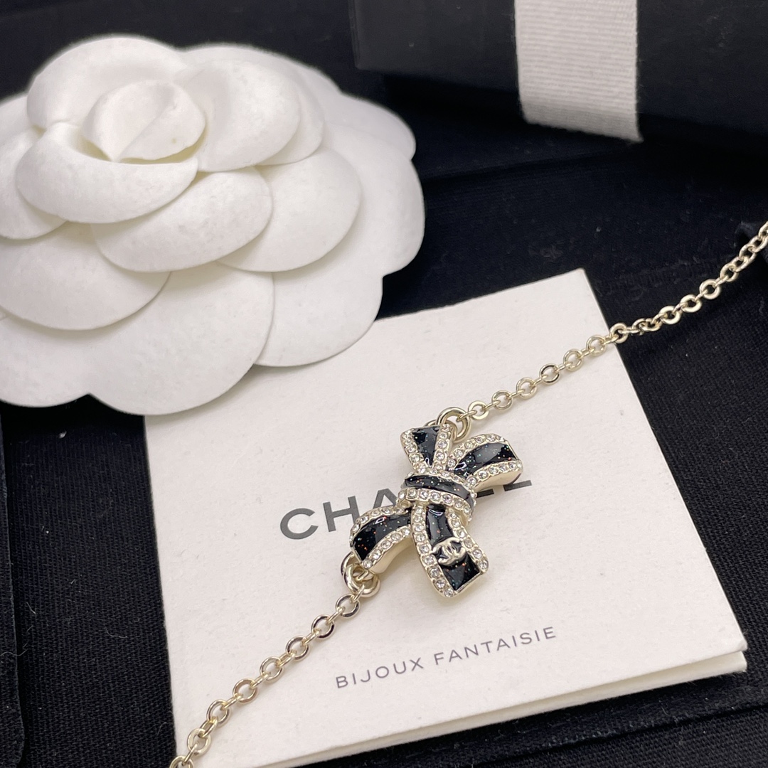 【【香蝴蝶结手链】Z 5500！量大咨询客Fu❗️秋冬新款绝美系列❗️全网首发❤️。爱了爱了🤩🤩蝴蝶结设