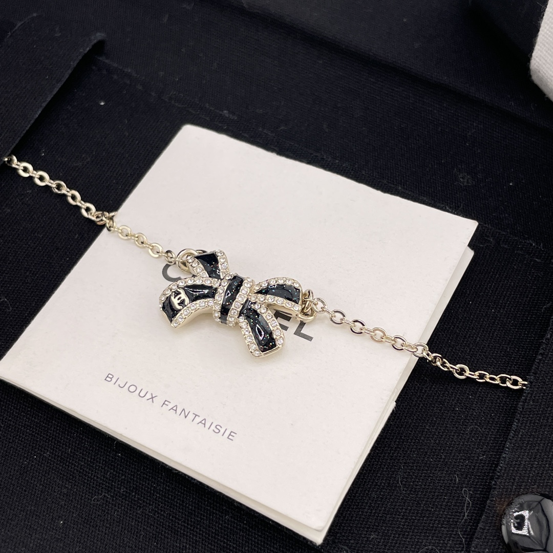 【【香蝴蝶结手链】Z 5500！量大咨询客Fu❗️秋冬新款绝美系列❗️全网首发❤️。爱了爱了🤩🤩蝴蝶结设