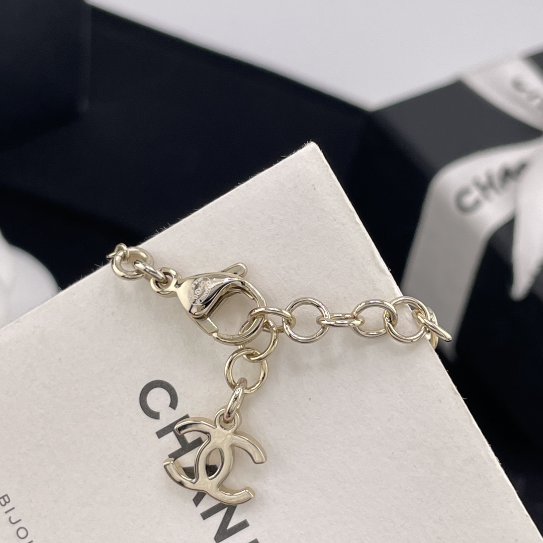 【【香蝴蝶结手链】Z 5500！量大咨询客Fu❗️秋冬新款绝美系列❗️全网首发❤️。爱了爱了🤩🤩蝴蝶结设