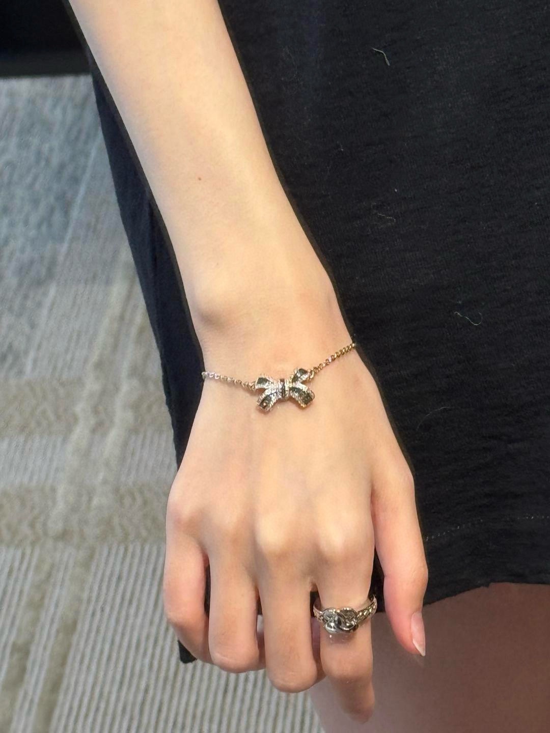 【【香蝴蝶结手链】Z 5500！量大咨询客Fu❗️秋冬新款绝美系列❗️全网首发❤️。爱了爱了🤩🤩蝴蝶结设