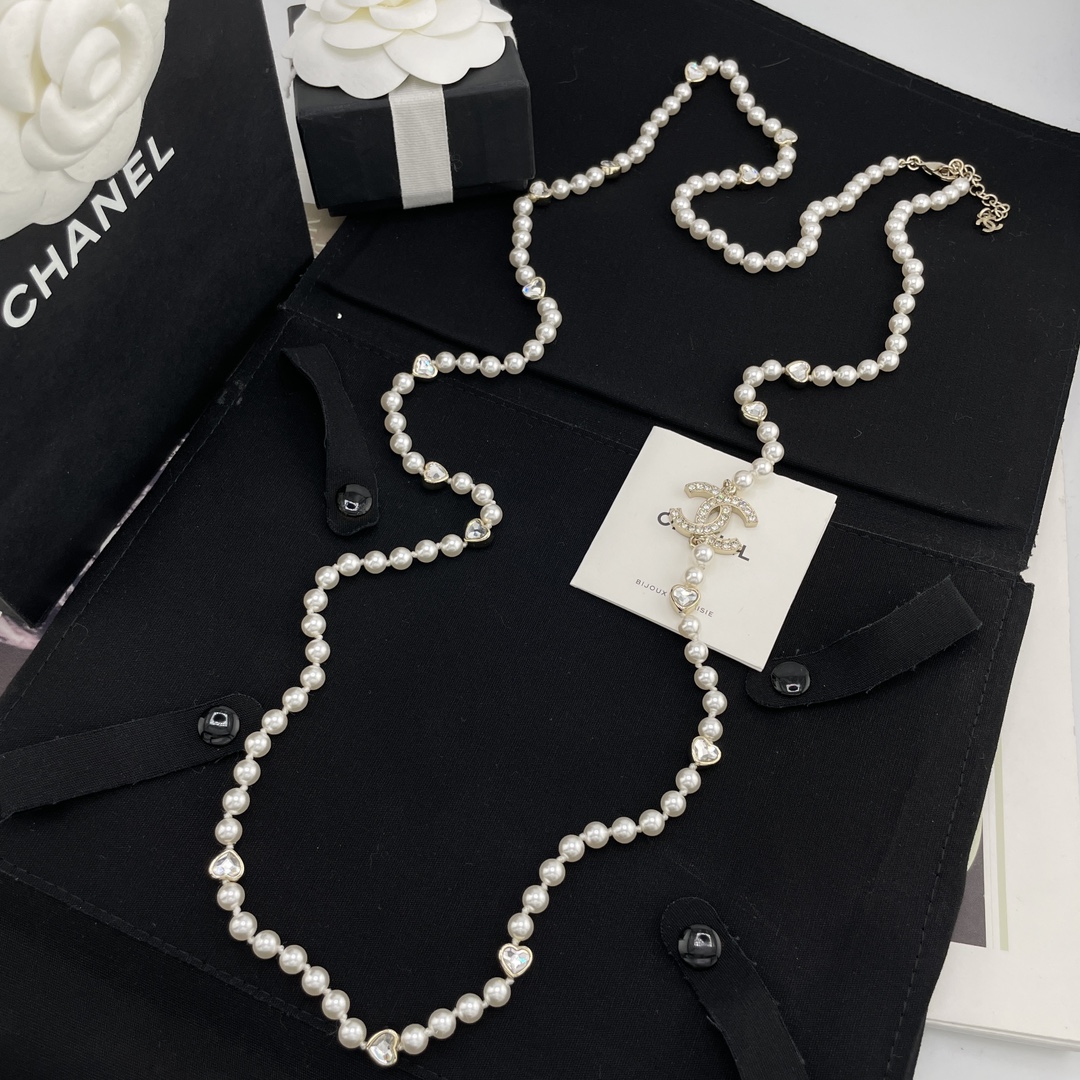 NO:634638,88350 [Xiangduo Love Diamond and Pearl Long Chain] Z 22900! The latest series for autumn and winter 25!  Beautiful love!  First release on the entire network!  The old rule is first come first served!  Love it so much!  So beautiful and fairy-like!  Specially customized, z-uniform Swarovski love diamonds, super bling, dozens of Swarovski love diamonds, huge Swarovski special-shaped diamonds are too expensive!  And each bead is knotted by hand!  Super heavy industry!  Daily matching, first choice for date matching!  It can be used as a long chain or you can wrap it around a few times and make it a short necklace!  Multiple ways to wear it!  Huge, huge, huge, beautiful!  Low-key and high-end light gold color matching!  Full of high-end feel!  The whole series is updated simultaneously!  A set of closed-eye flushing, necklace, Cartier high-end jewelry1986090988350【香多爱心钻珍珠长链】Z 22900！25秋冬最新款系列！绝美爱心！全网首发！老规矩先到先得！太爱啦！太美太仙啦！一眼心动颗颗特别定制,z一致施华洛爱心钻超级bling几十颗施华洛爱心钻,巨重本施华洛异形钻太贵啦！并且每一颗珠子之间都是手工打结！超级重工！日常搭配,约会搭配首选！可以当长链也可以绕几圈当短项链！多种佩戴方法！巨巨巨巨美！低调高级的浅金色搭配！高级感满满！全系列同步上新！一套闭眼冲,,necklace,卡迪亚高端饰品,Jewelry