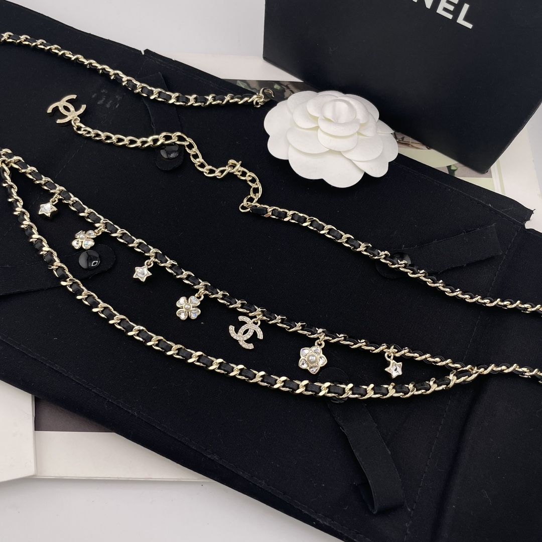 NO:895755,88320 [Fragrant leather multi-accessory waist chain] Z 15900!  Large quantity consultation customer service25 autumn and winter latest series!  So beautiful! Delivery and packaging!  The new autumn and winter stunning series with adjustable length is the first release on the whole network. The super beautiful and super fairy uniform Z is specially customized in the shape of a love star, Swarovski crystal + lambskin, super bling with stars, four-leaf clover, camellia, and double C leather chain elements on it!  Smart and sweet summer outfits will add a sense of high-end and fashion. Don’t miss it!  Must flush,,sheepskin,Cardia high-end jewelry1986090988320【香穿皮多配件腰链】Z 15900！量大咨询客Fu25秋冬最新款系列！太美太美啦配送包装！长度可调节秋冬新款绝美系列全网首发超美超仙一致Z特别定制的爱心星星形状嗯施华洛水晶+小羊皮,超级bling上边集合了星星,四叶草,山茶花,双c皮穿链元素！灵动又甜飒夏日穿搭高级感倍增时髦精千万不要错过啦！必冲,,sheepskin,卡迪亚高端饰品,Jewelry