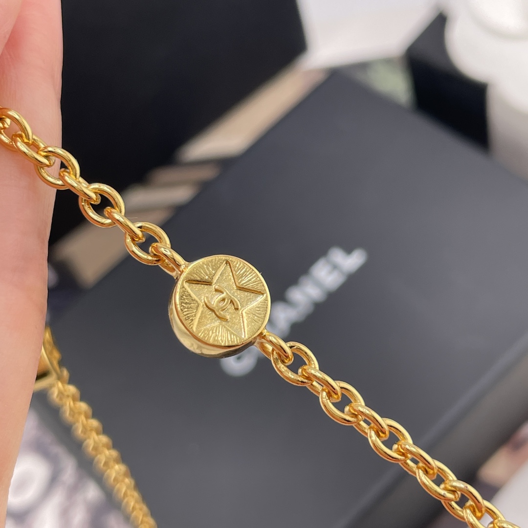 【【香金边小圆黑项链】Z 7200！辛芷蕾同款💗量大咨询客Fu❗️现货。25最新款！全网首发现huo。❗