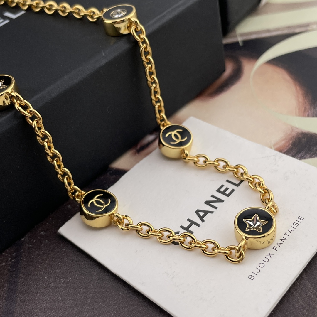 【【香金边小圆黑项链】Z 7200！辛芷蕾同款💗量大咨询客Fu❗️现货。25最新款！全网首发现huo。❗