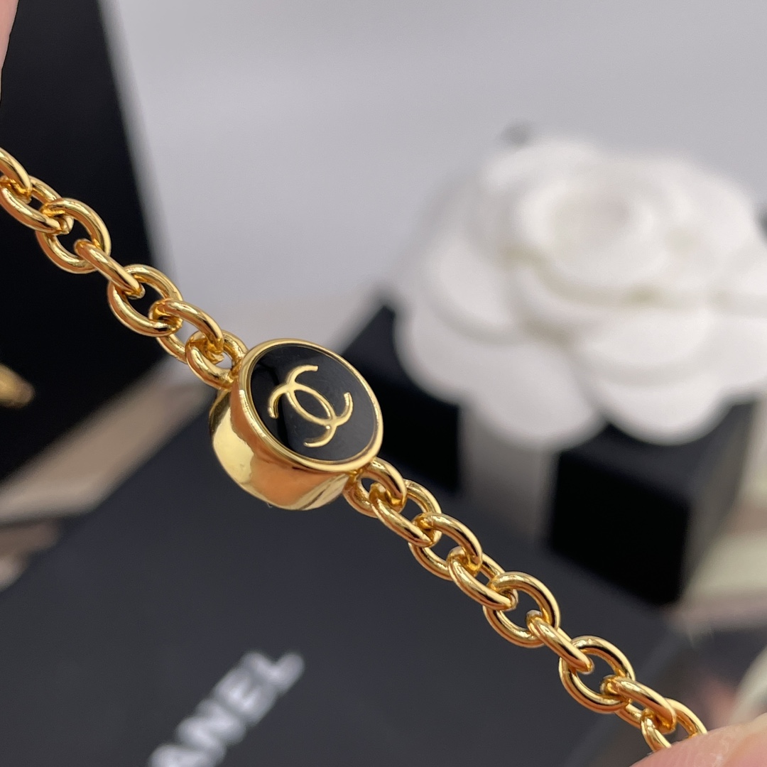 【【香金边小圆黑项链】Z 7200！辛芷蕾同款💗量大咨询客Fu❗️现货。25最新款！全网首发现huo。❗