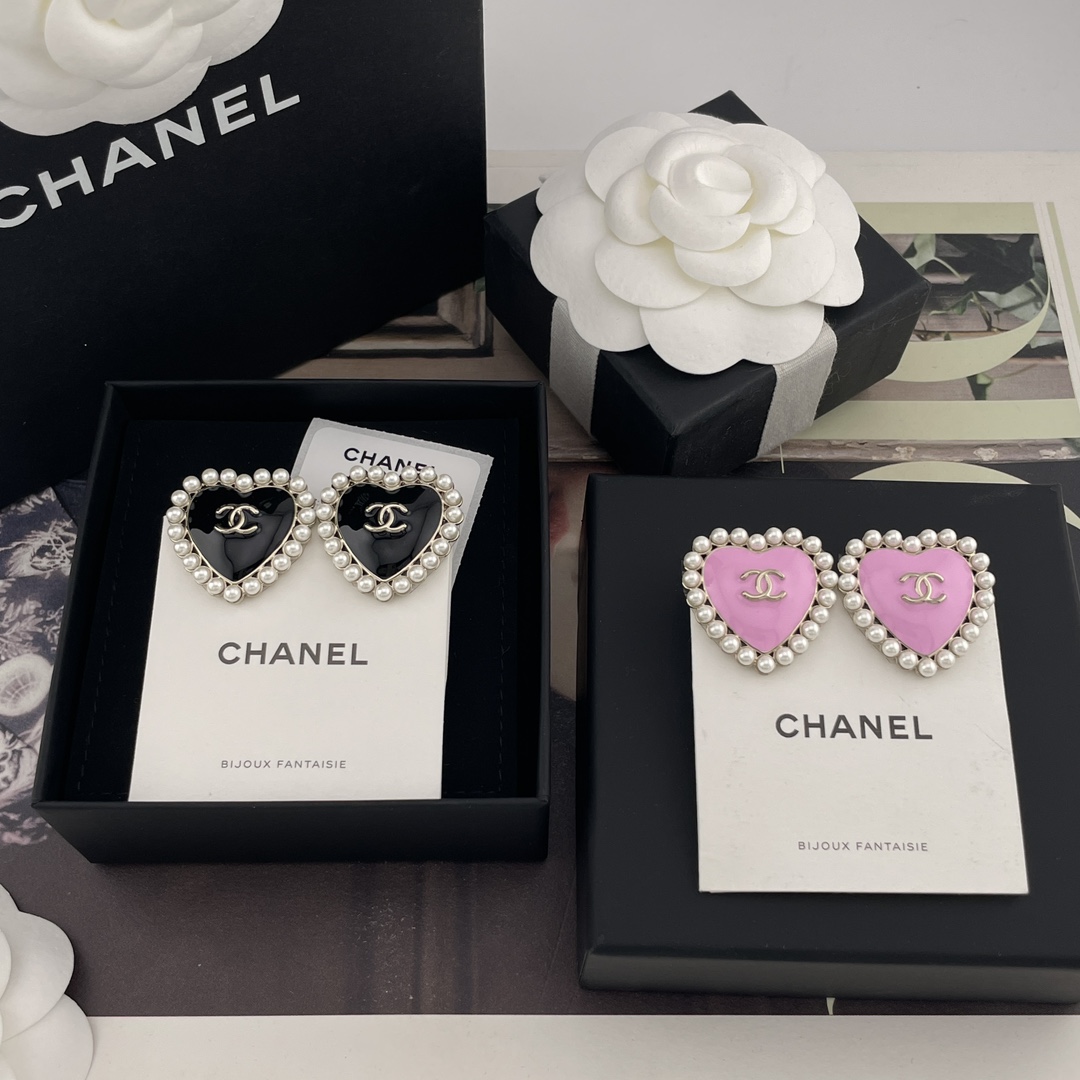 NO:635214,88180【Xiangweizhu big heart earrings】Z!  For large quantities, please consult customer service for the latest and most beautiful love earrings!  Available in black and pink colors, wow wow, so beautiful, fairy level!  A must-have love series every season!  Simple but not simple design!  Clean and neat!  Very classic!  Ten years later, she is still as good-looking as ever. I like it. It’s sweet or salty. It’s absolutely the finishing touch for daily matching. Close your eyes and rush. Cardia high-end jewelry.1986090988180【香围珠大心耳钉】Z ！量大咨询客Fu最新款绝美爱心耳钉！现货黑色,粉色两个颜色,哇哇,太美了,仙女级别！每季必入的爱心系列！简约而不简单的设计！干净利落！非常的经典！十年后还是一样好看上身好喜欢可甜可盐,非常绝绝对是日常搭配的点睛之笔闭眼冲,,卡迪亚高端饰品,Jewelry