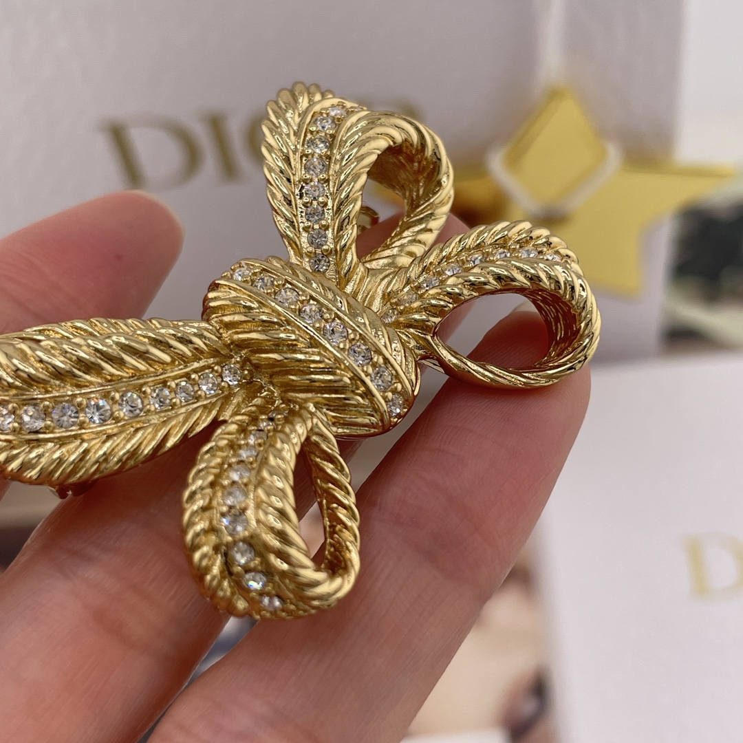 【【D 麻花钻立体蝴蝶结胸针】D!or vintage系列，越看越好看，丝毫不亚于Ch@nel的vint