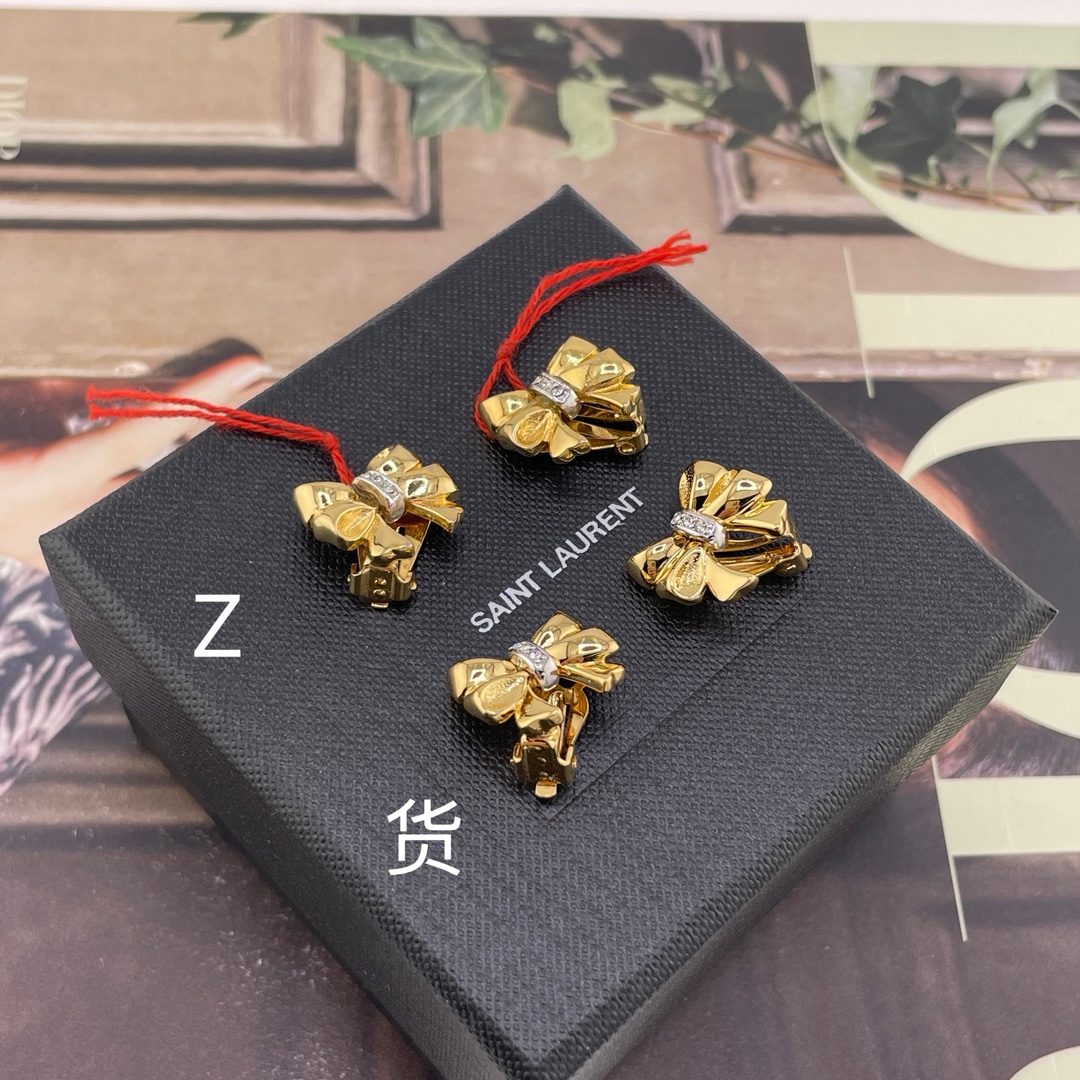 【】  Z VS 我们！认准我们家出品！只对标官网❗️无限放大对比！饰品类的工艺现在对于我们来说，完完全