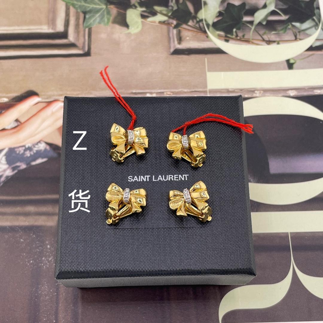 NO:635528,Z VS us!  Look for our products!  Only compare with the target z and infinitely zoom in!  For us, the craftsmanship of jewelry can now be completely achieved at 99.99. The remaining 0.01 is left to yourself. Don’t be too proud. You can be proud to say that even if others buy Z, they can’t 100% achieve our craftsmanship. Don’t be afraid to compare!  Because all our masters are goldsmiths, every hardware accessory is polished and polished one by one under a microscope, magnified countless times, and they are completely made in the spirit of making atomic bombs, so the level of perfection can be truly said, Cardia high-end jewelry19860909Z VS 我们！认准我们家出品！只对标z无限放大对比！饰品类的工艺现在对于我们来说,完完全全能做到99.99,剩下0.01留给自己别太骄傲,可以很自豪的说,别人就算有买Z,也百分百做不到我们的工艺,不怕去对比！因为我们所有的师傅都是做开金货的师傅,每一个五金配件都是在显微镜下,放大无数倍,一一抛光打磨而成,完完全全就是秉着造原子弹的精神,来做饰品类的货,因此完美程度真心可以说,,卡迪亚高端饰品,Jewelry