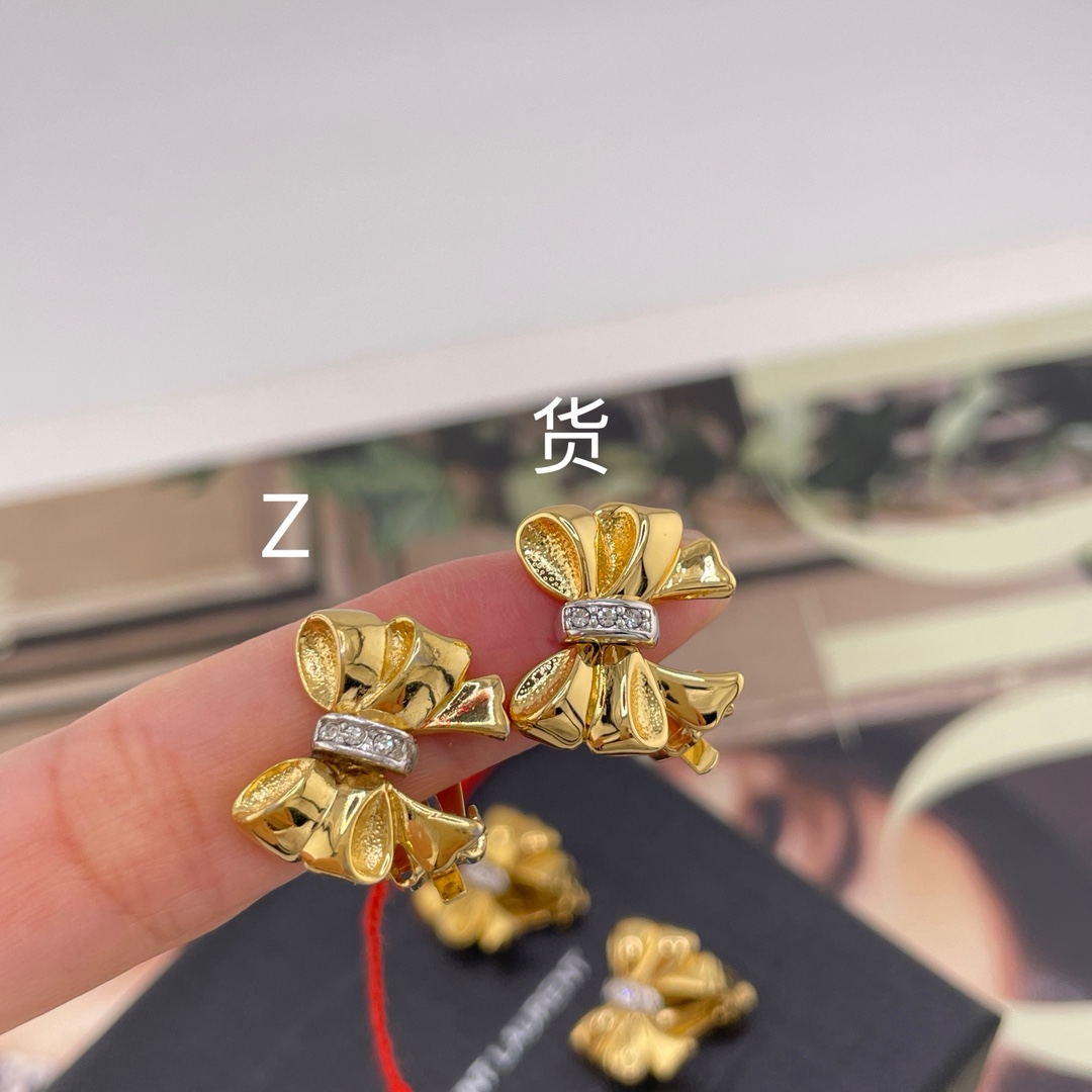 【】  Z VS 我们！认准我们家出品！只对标官网❗️无限放大对比！饰品类的工艺现在对于我们来说，完完全