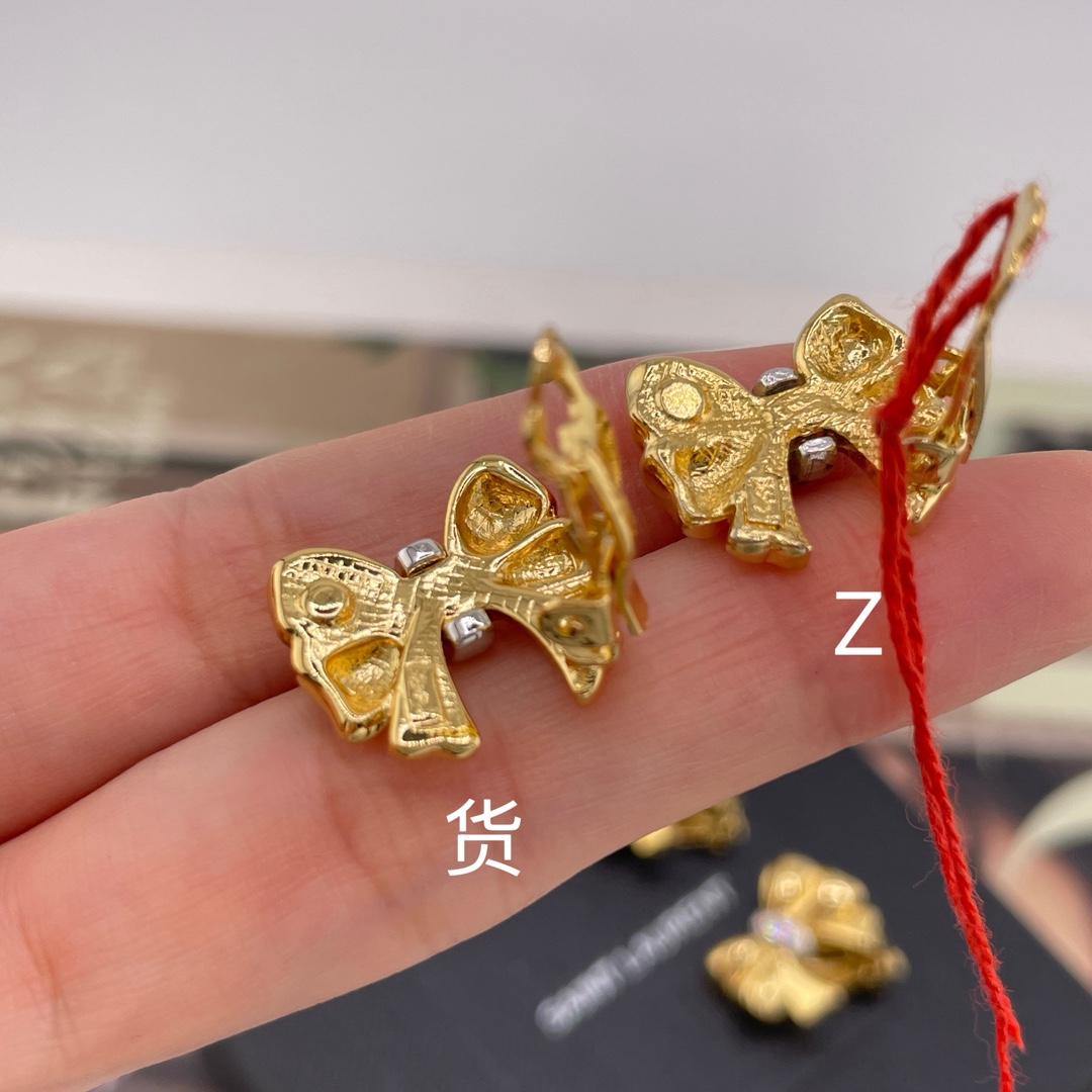 【】  Z VS 我们！认准我们家出品！只对标官网❗️无限放大对比！饰品类的工艺现在对于我们来说，完完全