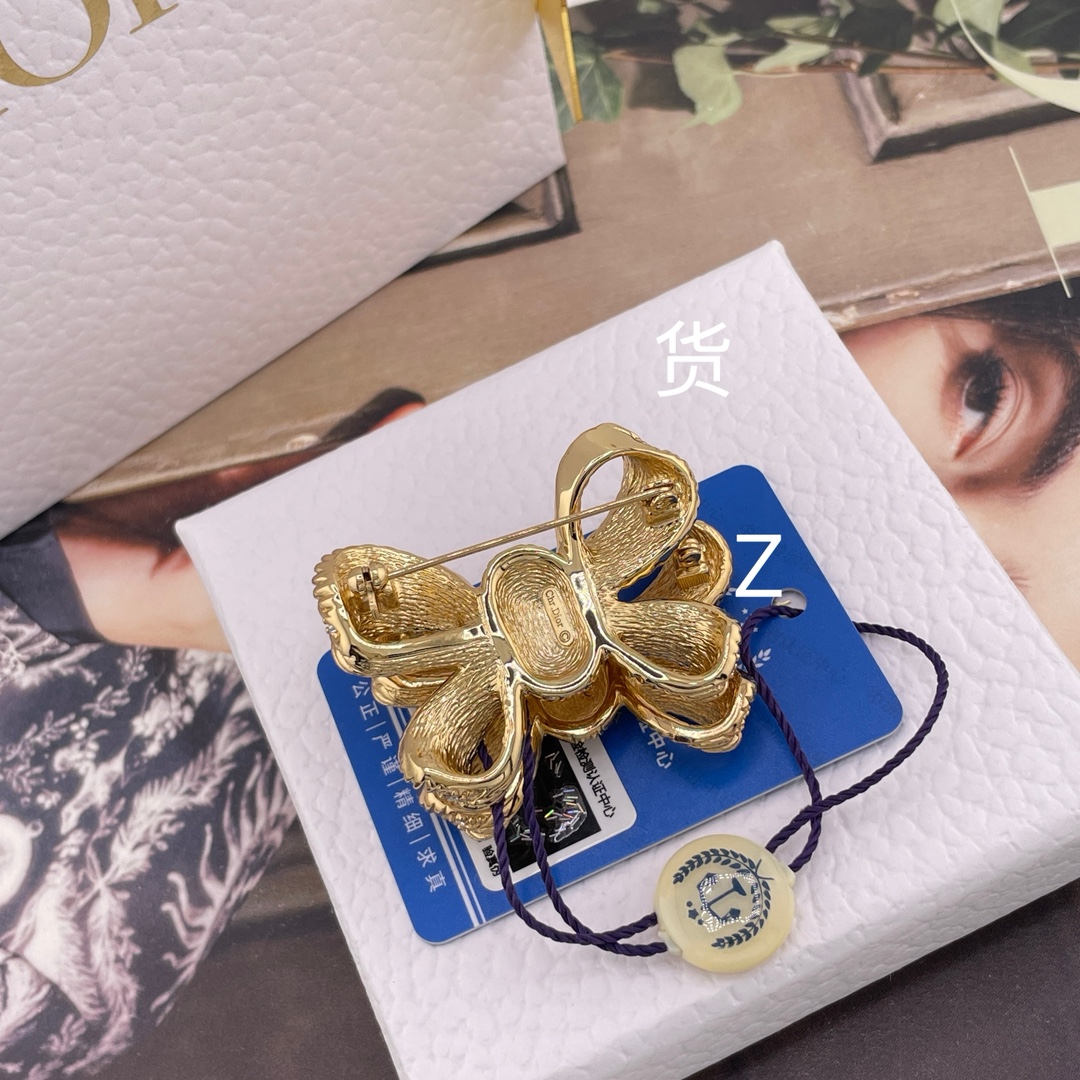 【】 Z VS 我们！认准我们家出品！只对标官网❗️无限放大对比！饰品类的工艺现在对于我们来说，完完全全