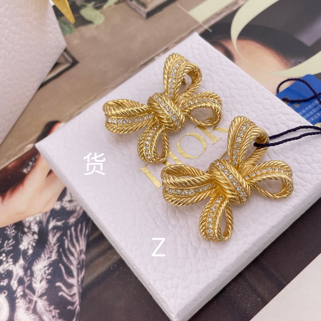 【】 Z VS 我们！认准我们家出品！只对标官网❗️无限放大对比！饰品类的工艺现在对于我们来说，完完全全