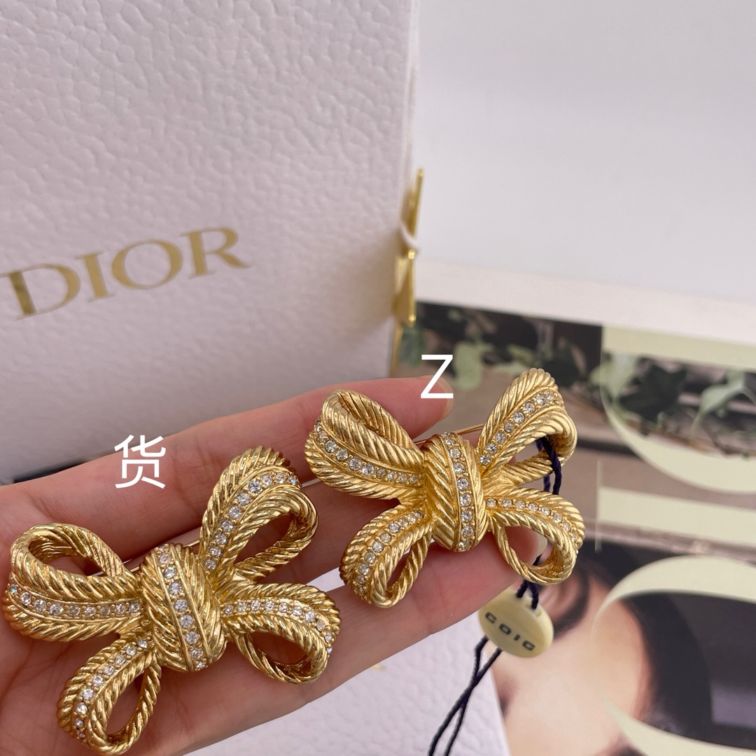 【】 Z VS 我们！认准我们家出品！只对标官网❗️无限放大对比！饰品类的工艺现在对于我们来说，完完全全