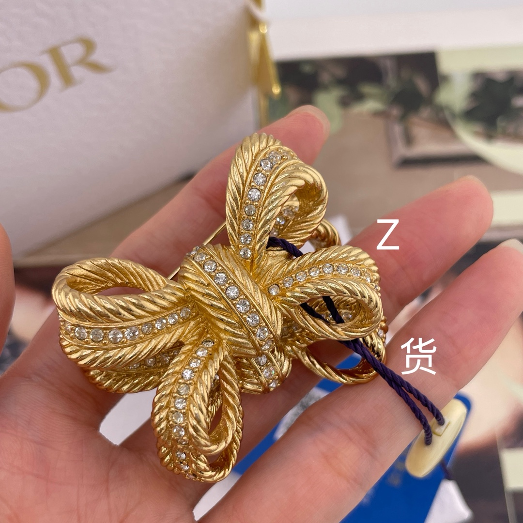 【】 Z VS 我们！认准我们家出品！只对标官网❗️无限放大对比！饰品类的工艺现在对于我们来说，完完全全