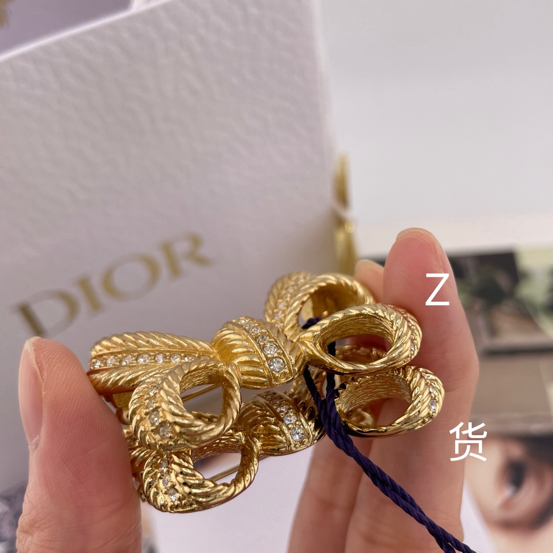 【】 Z VS 我们！认准我们家出品！只对标官网❗️无限放大对比！饰品类的工艺现在对于我们来说，完完全全