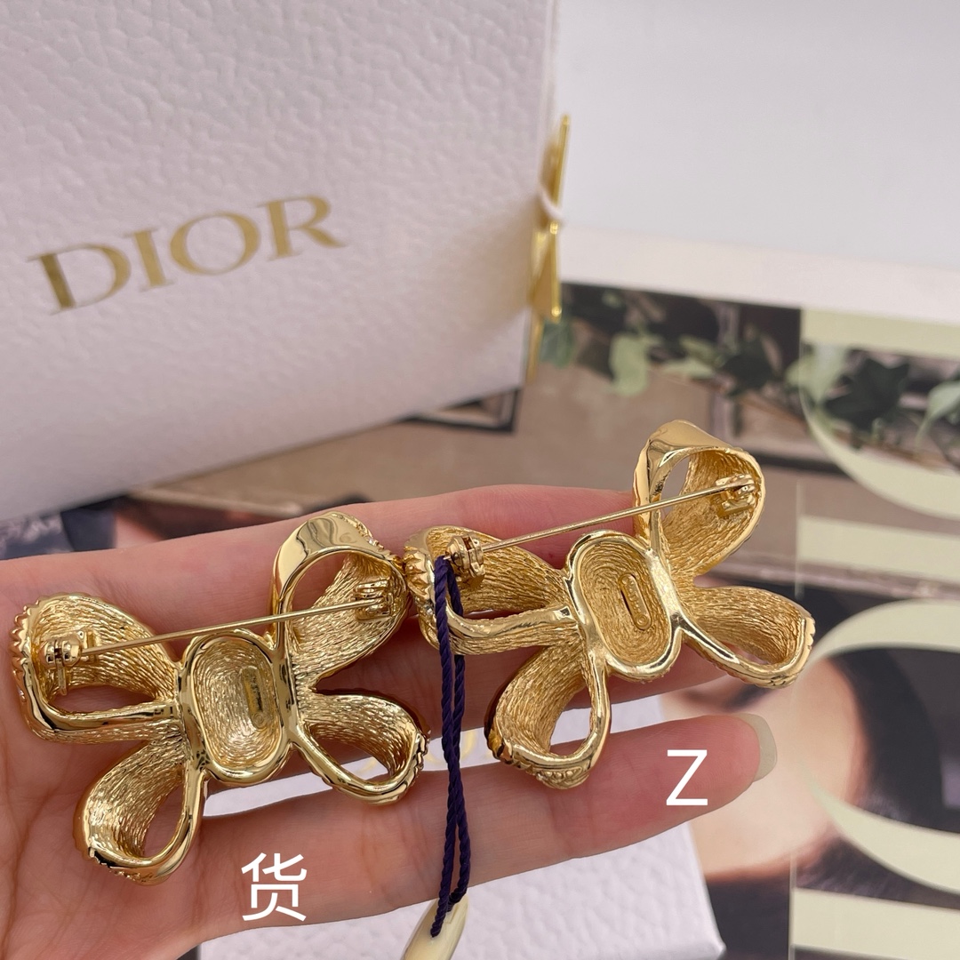 【】 Z VS 我们！认准我们家出品！只对标官网❗️无限放大对比！饰品类的工艺现在对于我们来说，完完全全