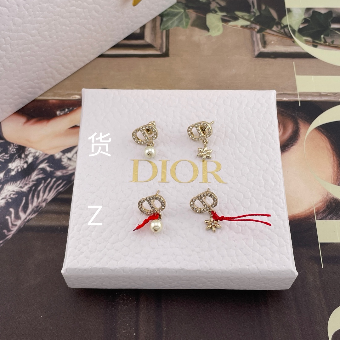 NO:635446,Z VS us!  Look for our products!  Only the benchmark zp can be zoomed in and compared infinitely!  Make a province!  The obvious metal flaws of the nearly 4k zp are just like this!  Without the craftsmanship of Shinhwa ZP jewelry, now for us, we can completely achieve 99.99, leaving 0.01 for yourself. Don’t be too proud. You can be very proud to say that even if others buy Z, they can’t 100% achieve our craftsmanship. Don’t be afraid to compare!  Because all our masters are goldsmiths, every hardware accessory is polished and polished one by one under a microscope, magnified countless times, and they are completely made in the spirit of making atomic bombs, so the level of perfection can be truly said, Cardia high-end jewelry19860909Z VS 我们！认准我们家出品！只对标zp无限放大对比！立省！近4k的zp的明显的金属瑕疵zp也就这样！不用神话zp饰品类的工艺现在对于我们来说,完完全全能做到99.99,剩下0.01留给自己别太骄傲,可以很自豪的说,别人就算有买Z,也百分百做不到我们的工艺,不怕去对比！因为我们所有的师傅都是做开金货的师傅,每一个五金配件都是在显微镜下,放大无数倍,一一抛光打磨而成,完完全全就是秉着造原子弹的精神,来做饰品类的货,因此完美程度真心可以说,,卡迪亚高端饰品,Jewelry