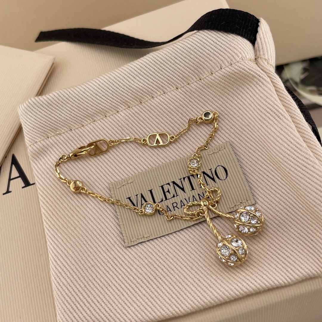 【【华伦满钻樱桃手链】Z 5100,宋祖儿同款❤️‍。绝美🍒，超级bling✨一眼爱上，太美啦！！太太太