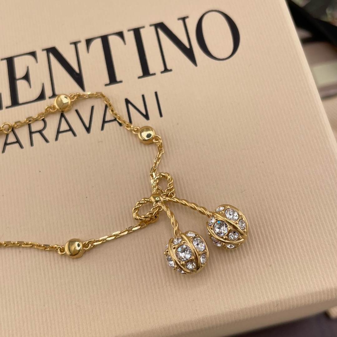 【【华伦满钻樱桃手链】Z 5100,宋祖儿同款❤️‍。绝美🍒，超级bling✨一眼爱上，太美啦！！太太太