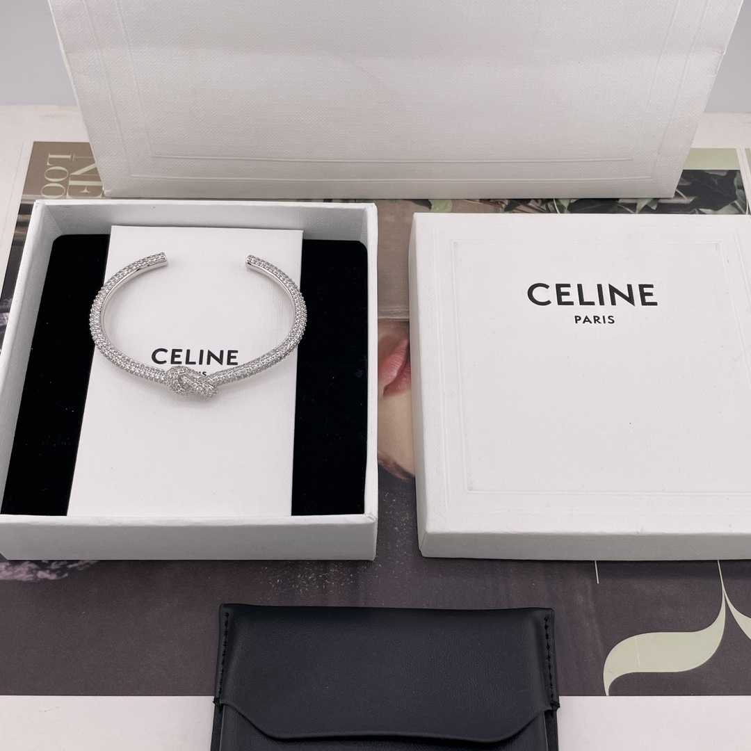 NO:635631,88220【C full diamond knotted bracelet】Z, my wife is so impressed with the design, it’s super versatile!  Fashion!  Close your eyes and rush!  Braid a classic knotted design!  Full of diamonds and super blingbling, I love the super rare silver design!  So refreshing!  Hugely beautiful and versatile!  Full of fashion!  Awesome!  Everyone must enter!  ,,bracelet,Cardia high-end jewelry1986090988220【C满钻打结手镯】Z ,太太太赞的设计了超级百搭！时尚！闭眼冲！编经典的打结设计！满钻镶嵌超级blingbling爱了爱了超少见的银色设计！太清爽了！巨美巨百搭！时髦感十足！超赞！人手必入！,,bracelet,卡迪亚高端饰品,Jewelry