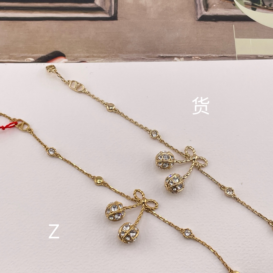 【】 Z VS 我们！认准我们家出品！只对标官网❗️无限放大对比！饰品类的工艺现在对于我们来说，完完全全